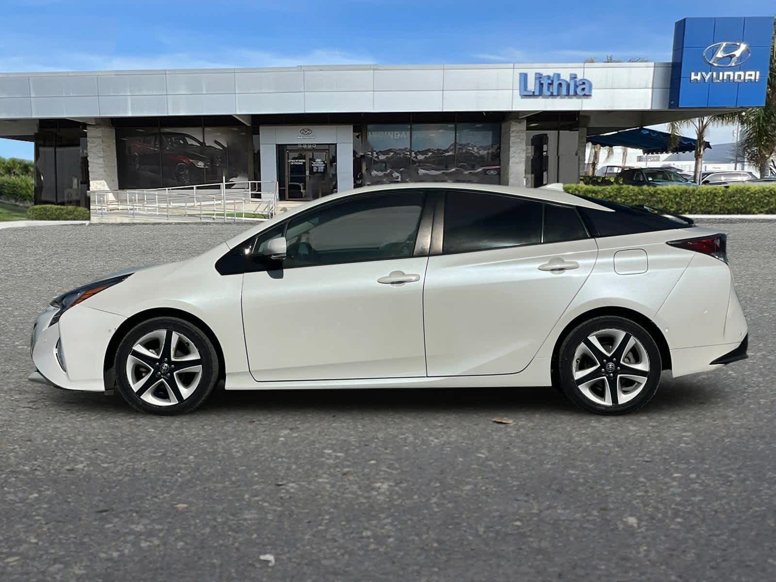 2018 Toyota Prius Three Touring 5