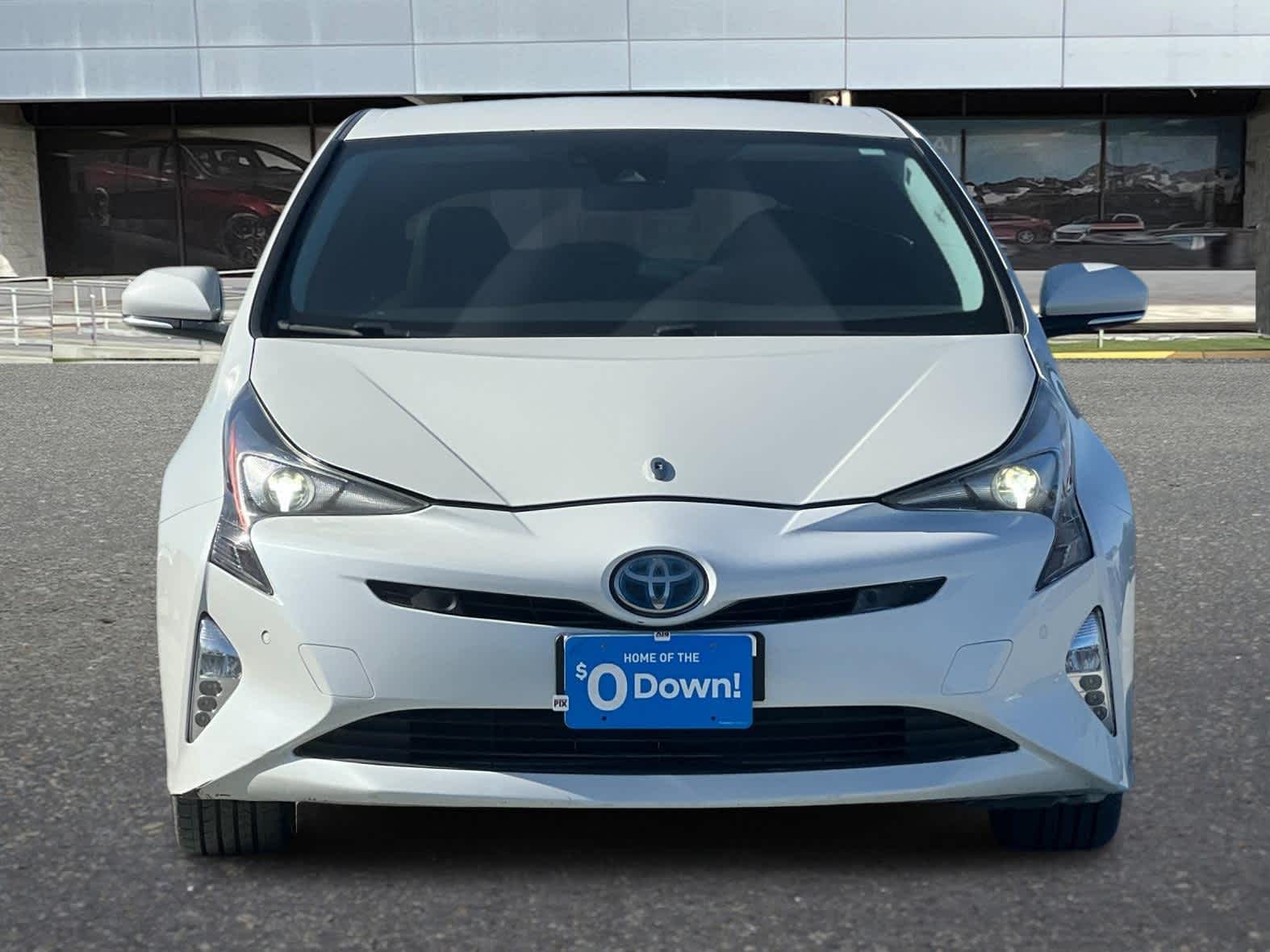 2018 Toyota Prius Three Touring 10