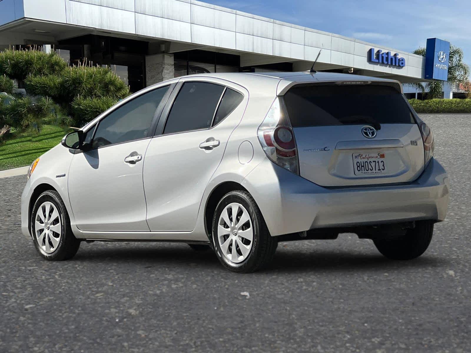 2014 Toyota Prius c Three 6