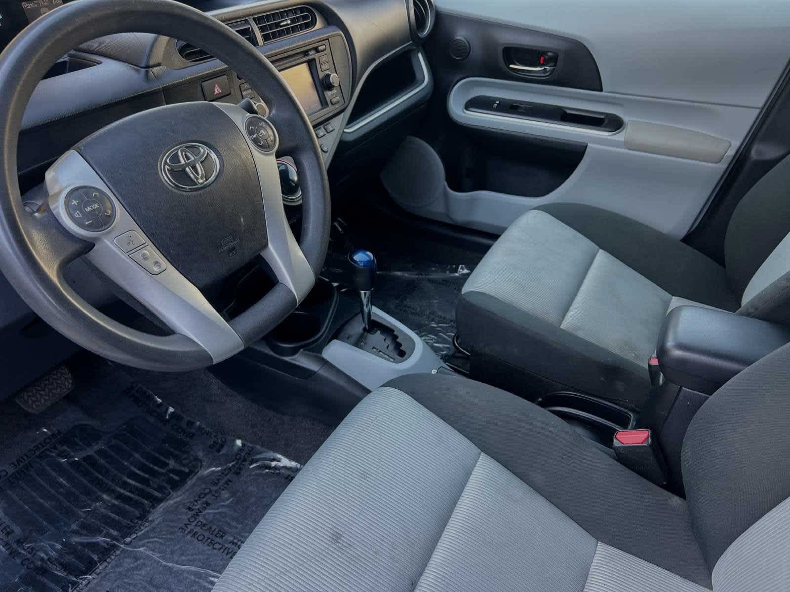 2014 Toyota Prius c Three 11