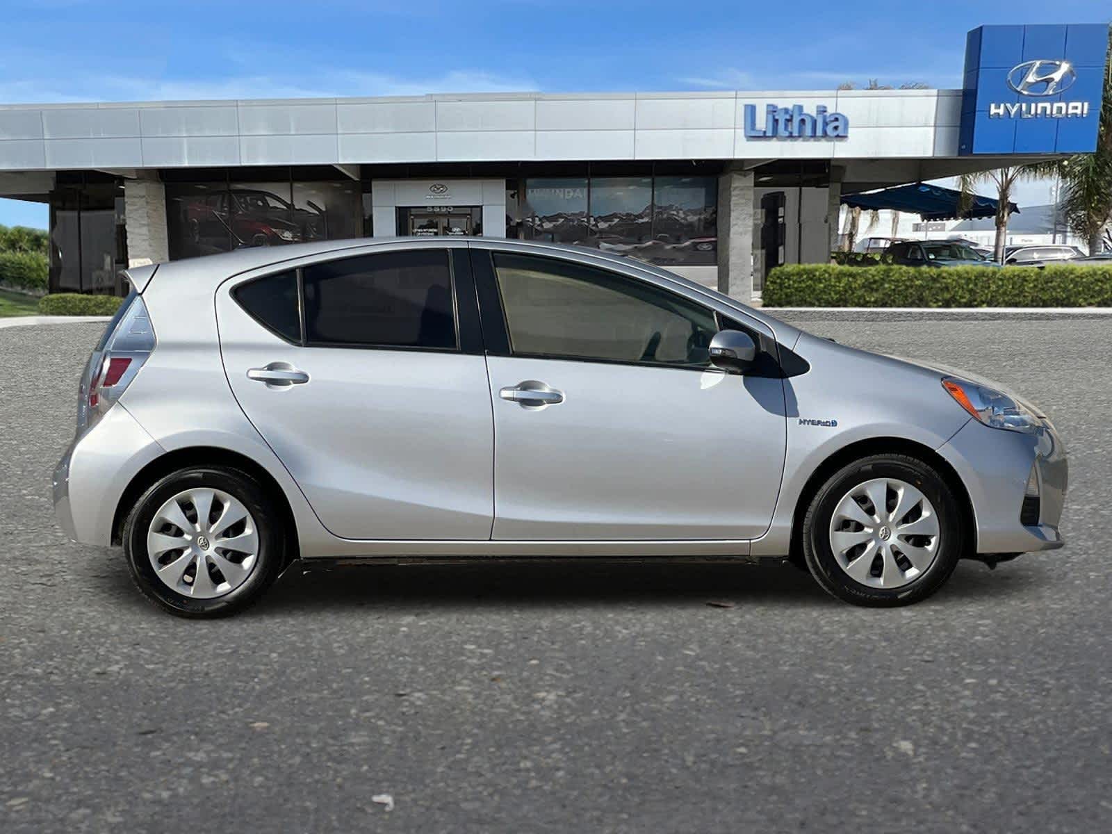 2014 Toyota Prius c Three 8