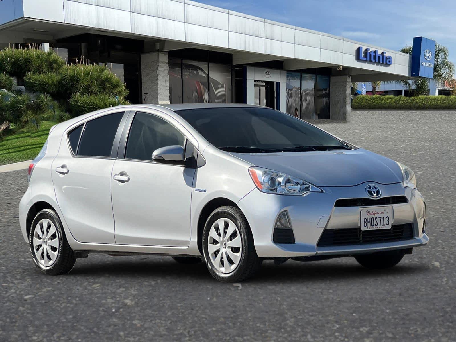 2014 Toyota Prius c Three 9