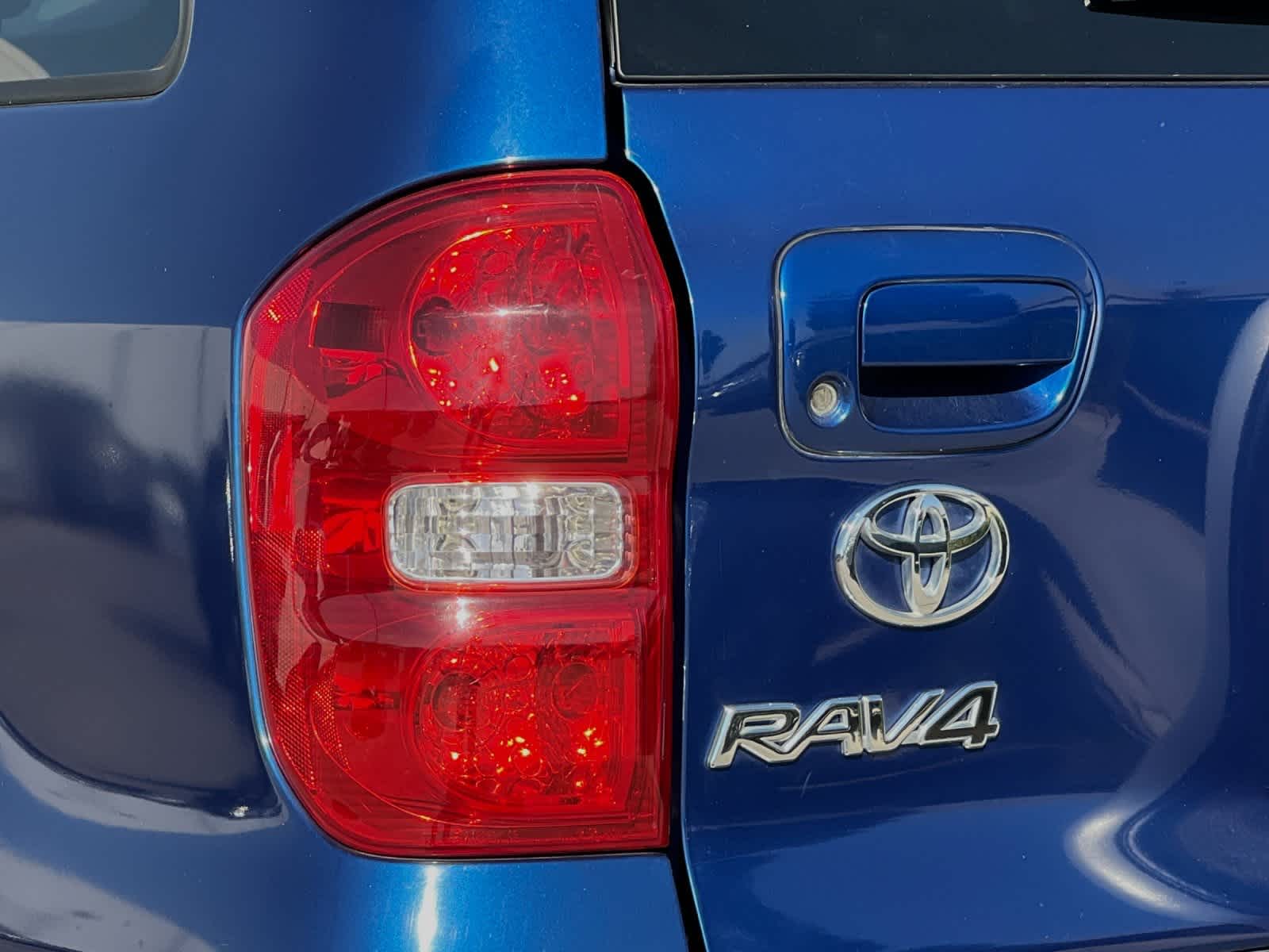 2004 Toyota RAV4  27