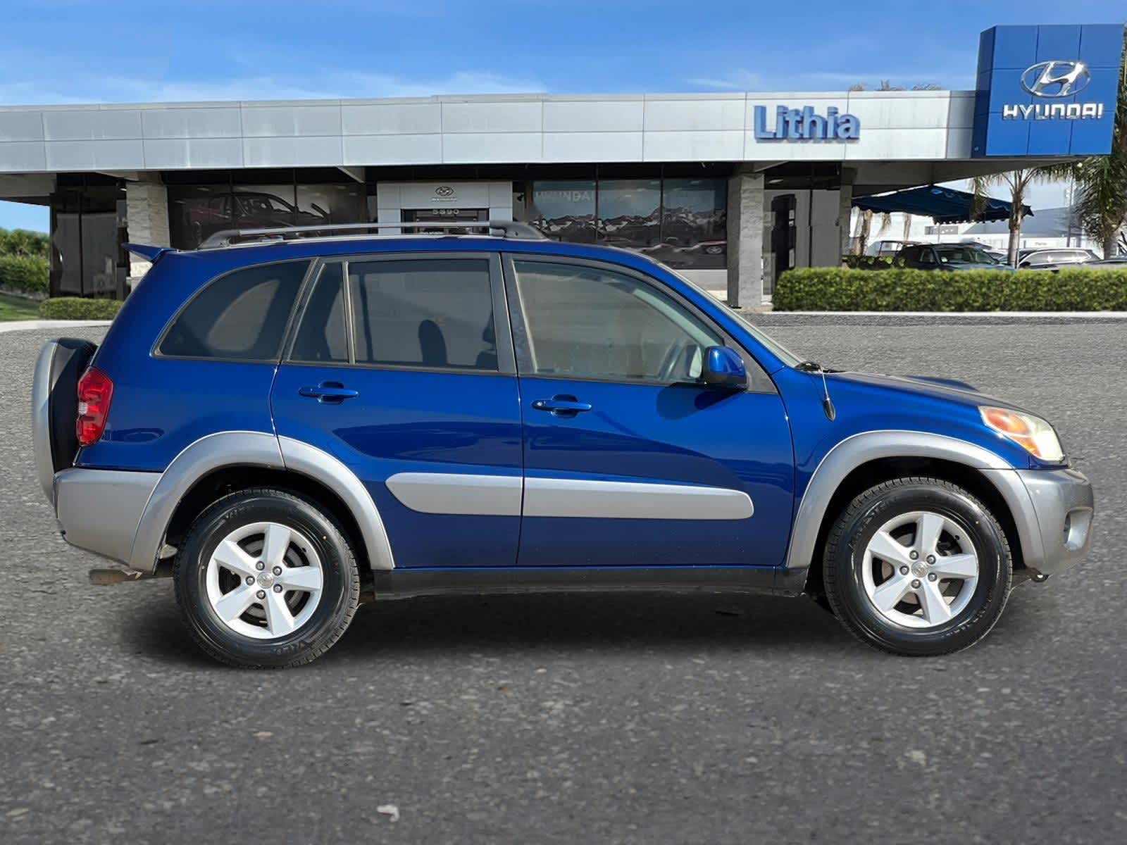 2004 Toyota RAV4  8