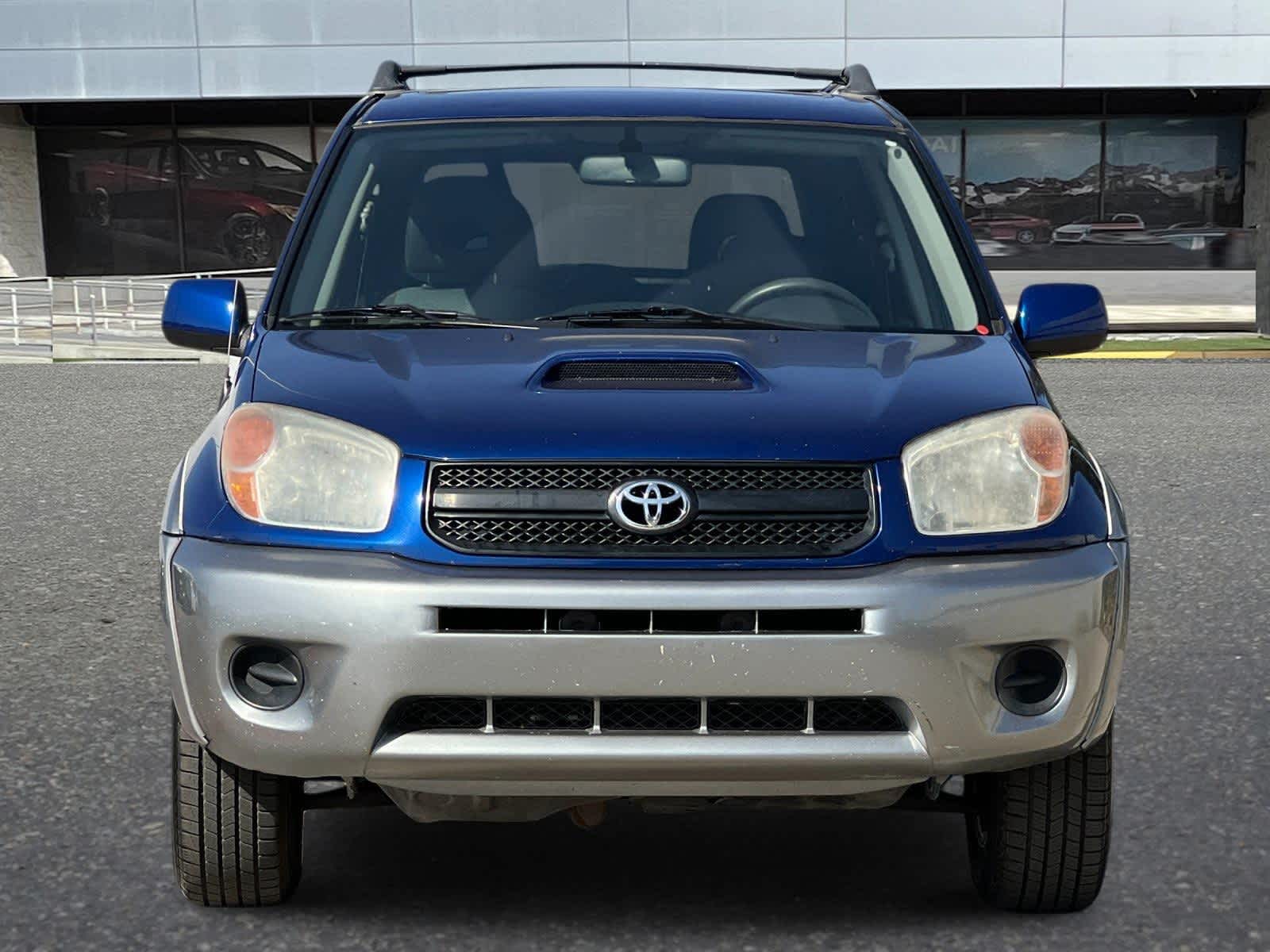 2004 Toyota RAV4  10