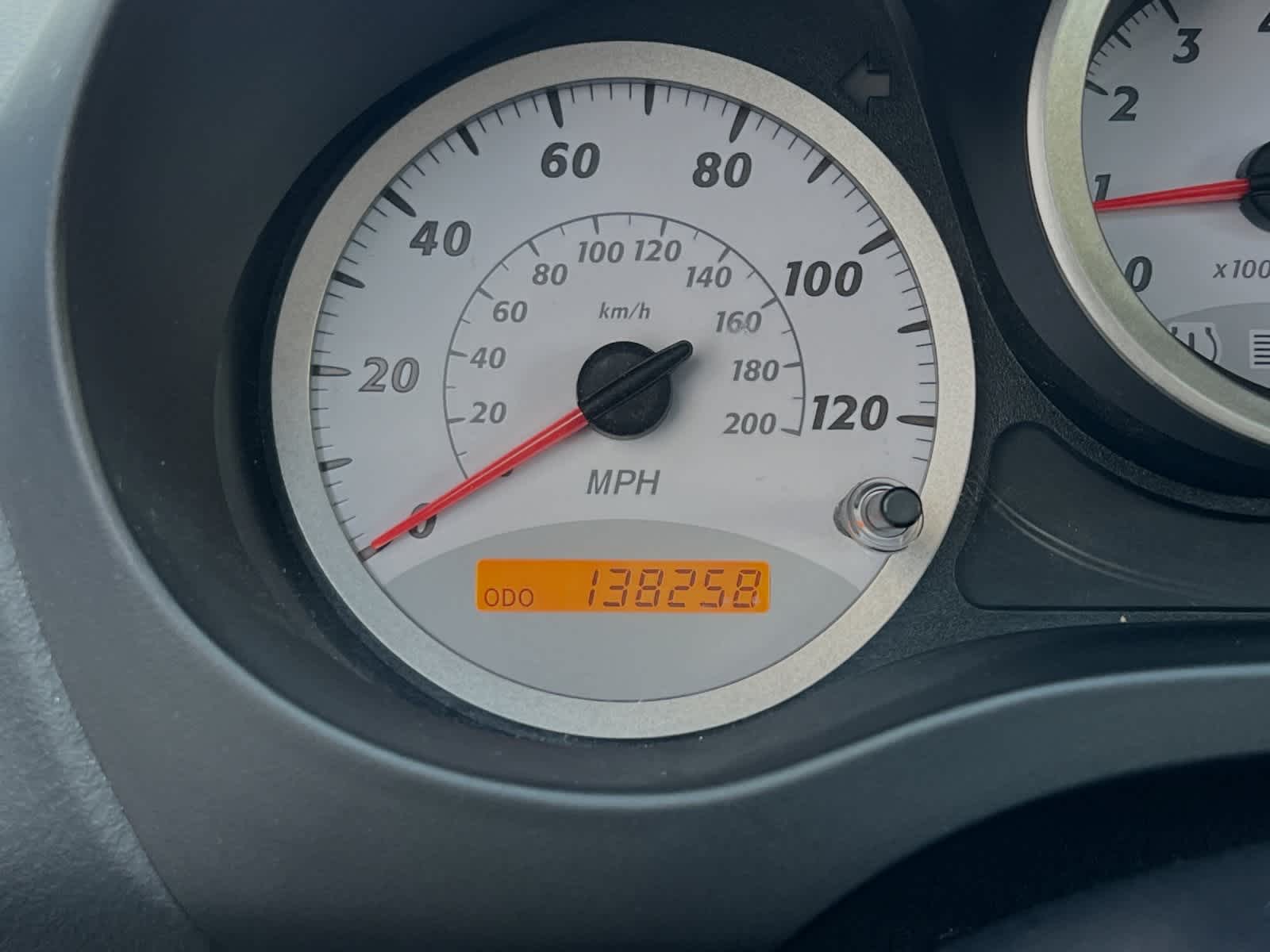 2004 Toyota RAV4  25