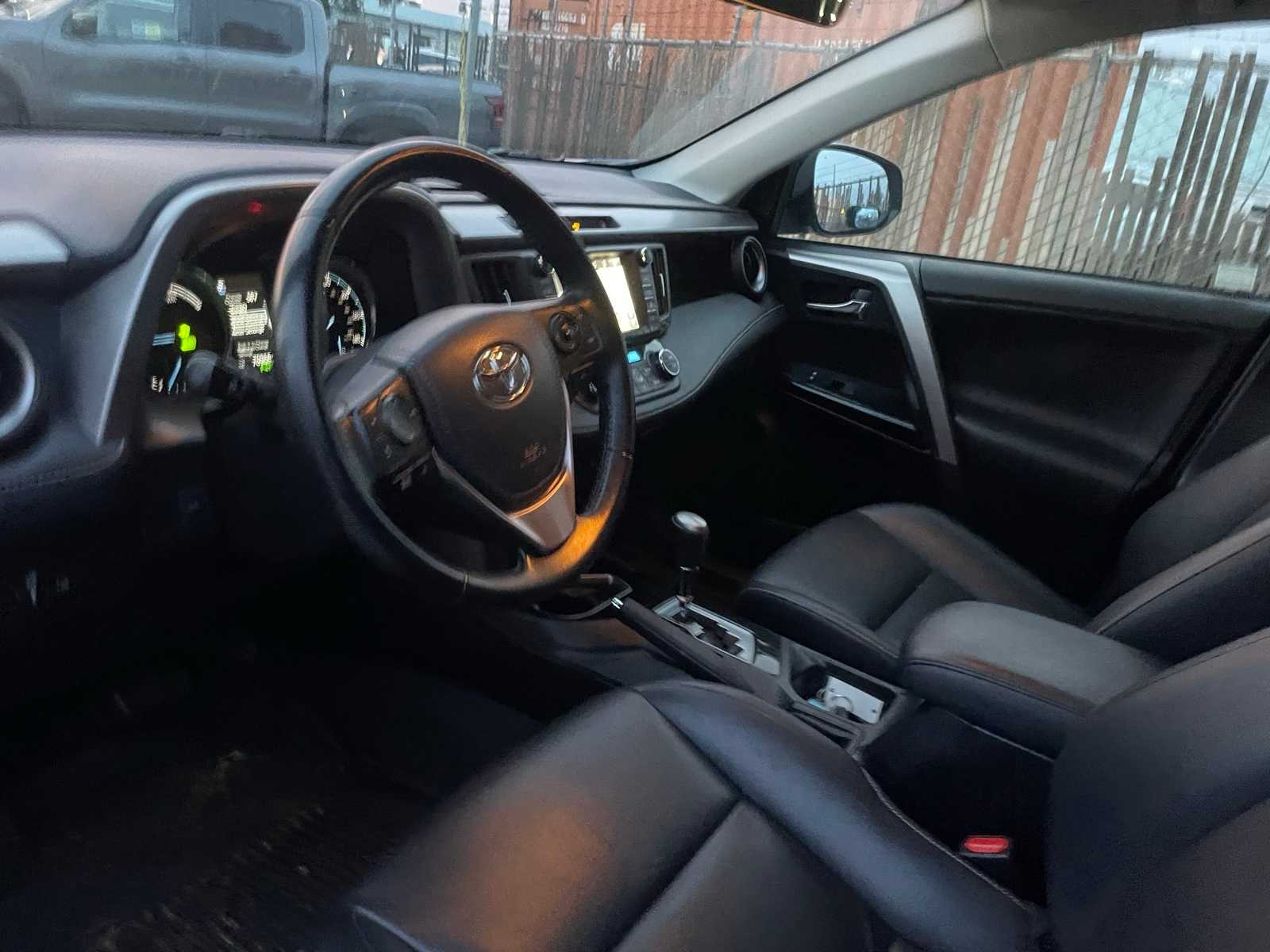 2016 Toyota RAV4 Hybrid Limited 18