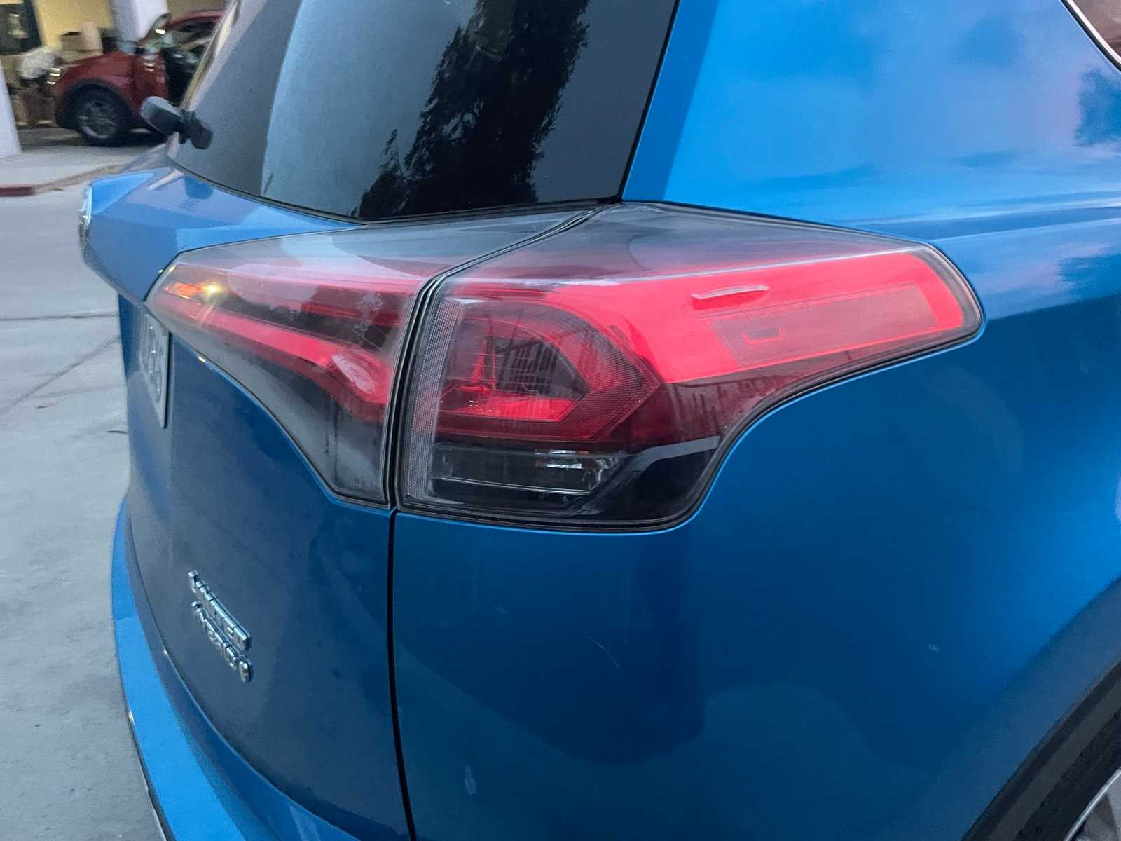 2016 Toyota RAV4 Hybrid Limited 14