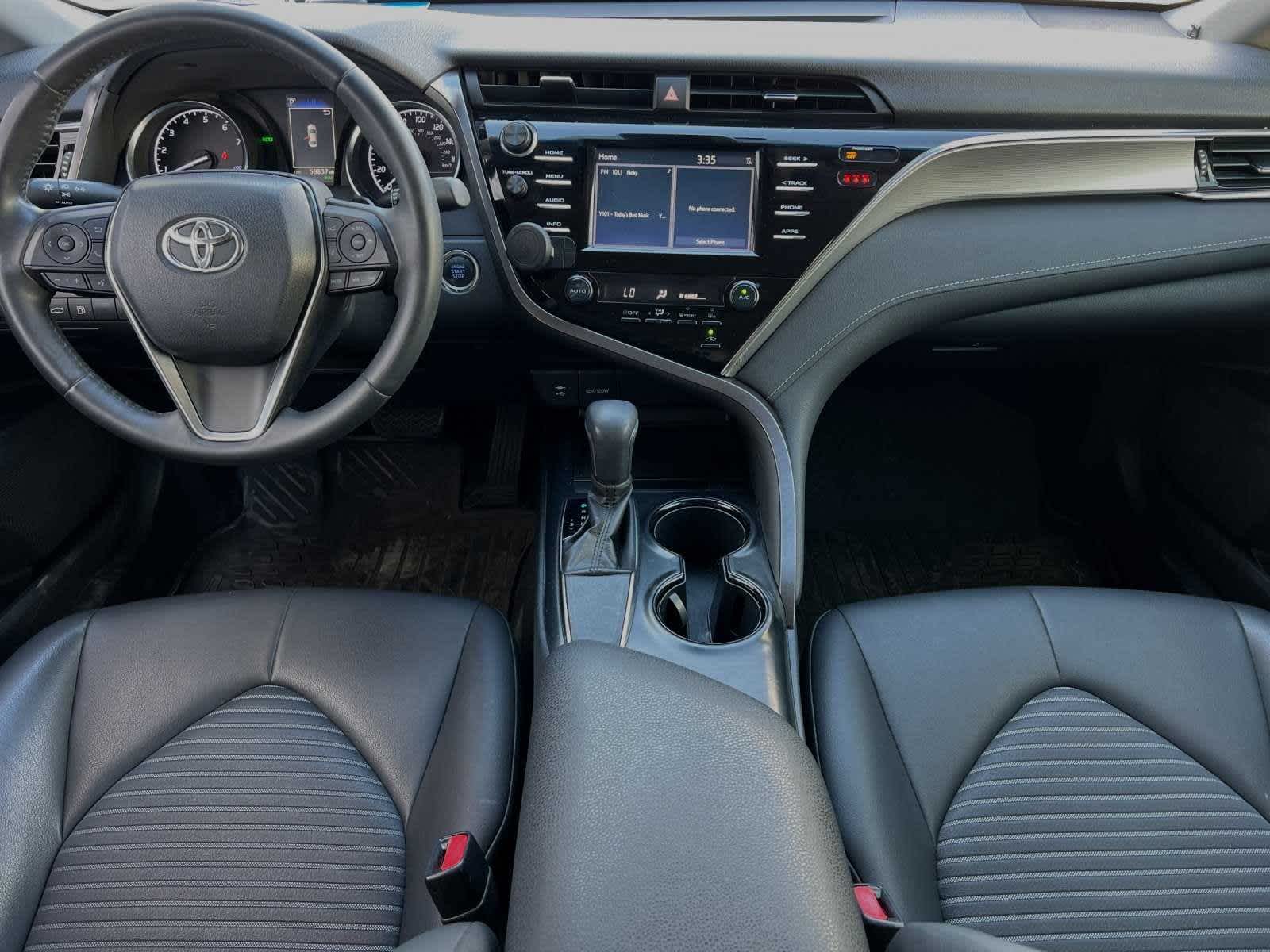 2018 Toyota Camry SE 3