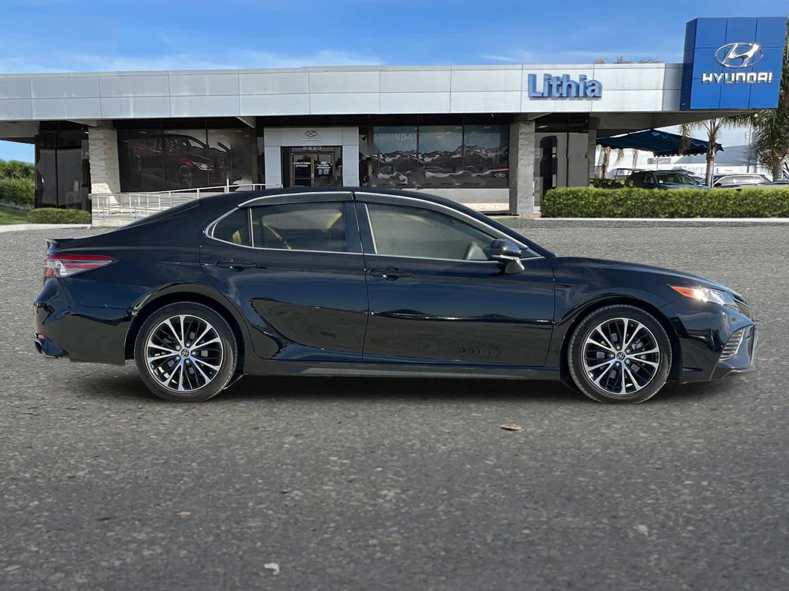 2018 Toyota Camry SE 8