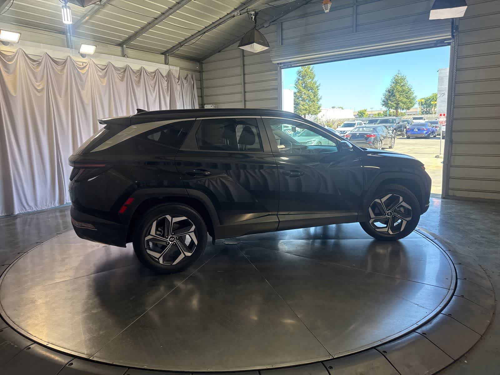 View vehicle photo 4