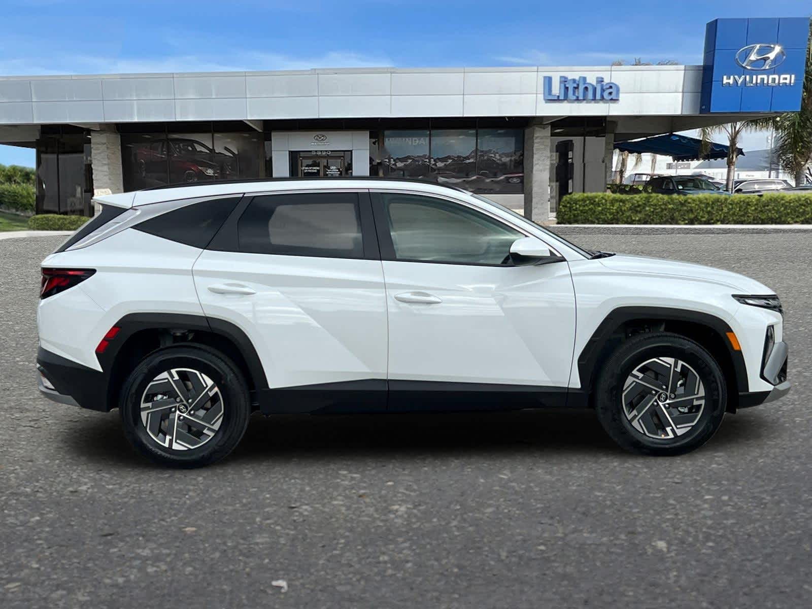 2025 Hyundai Tucson Hybrid Blue 8