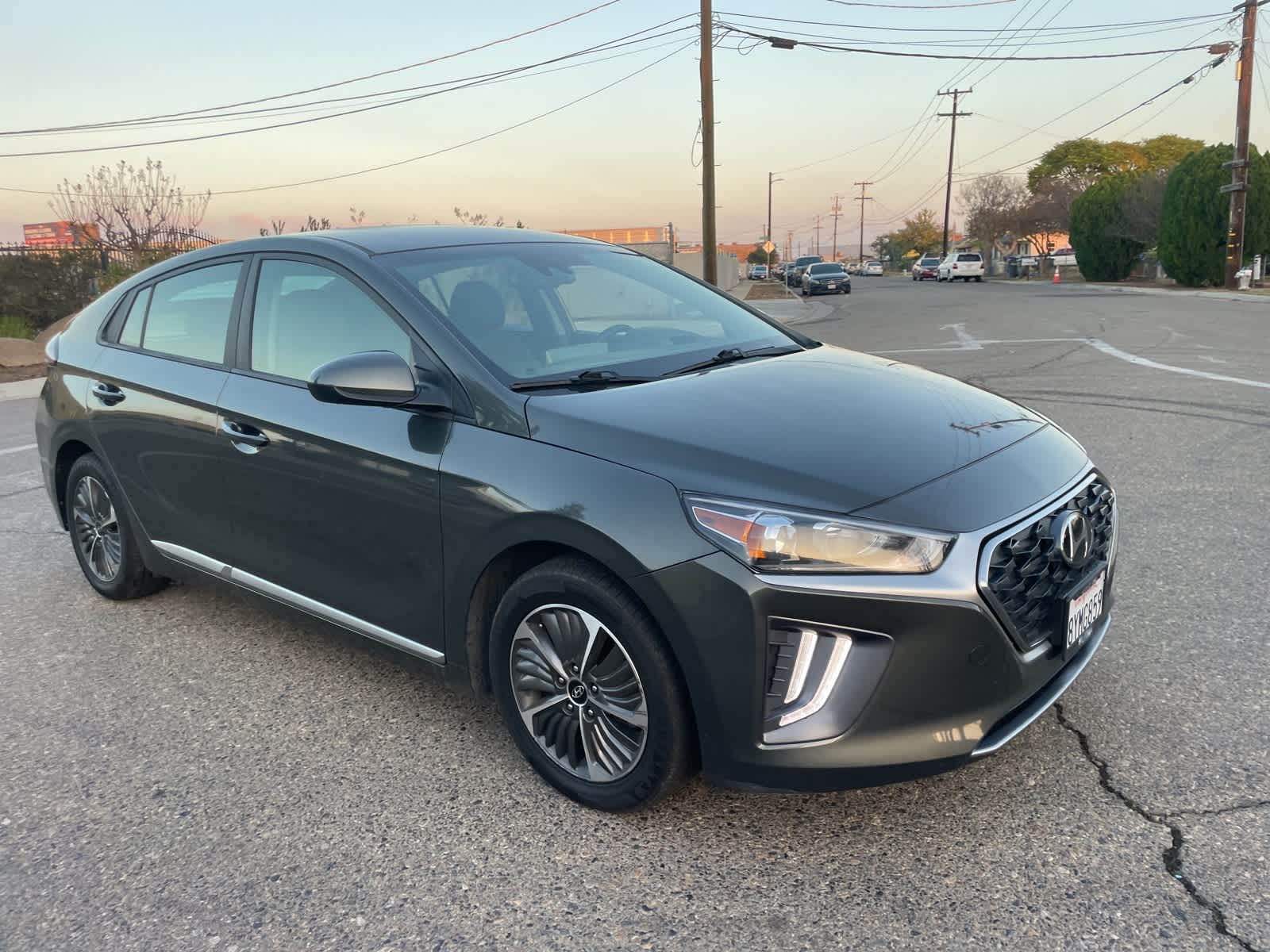 2022 Hyundai Ioniq Plug-In Hybrid SE 4