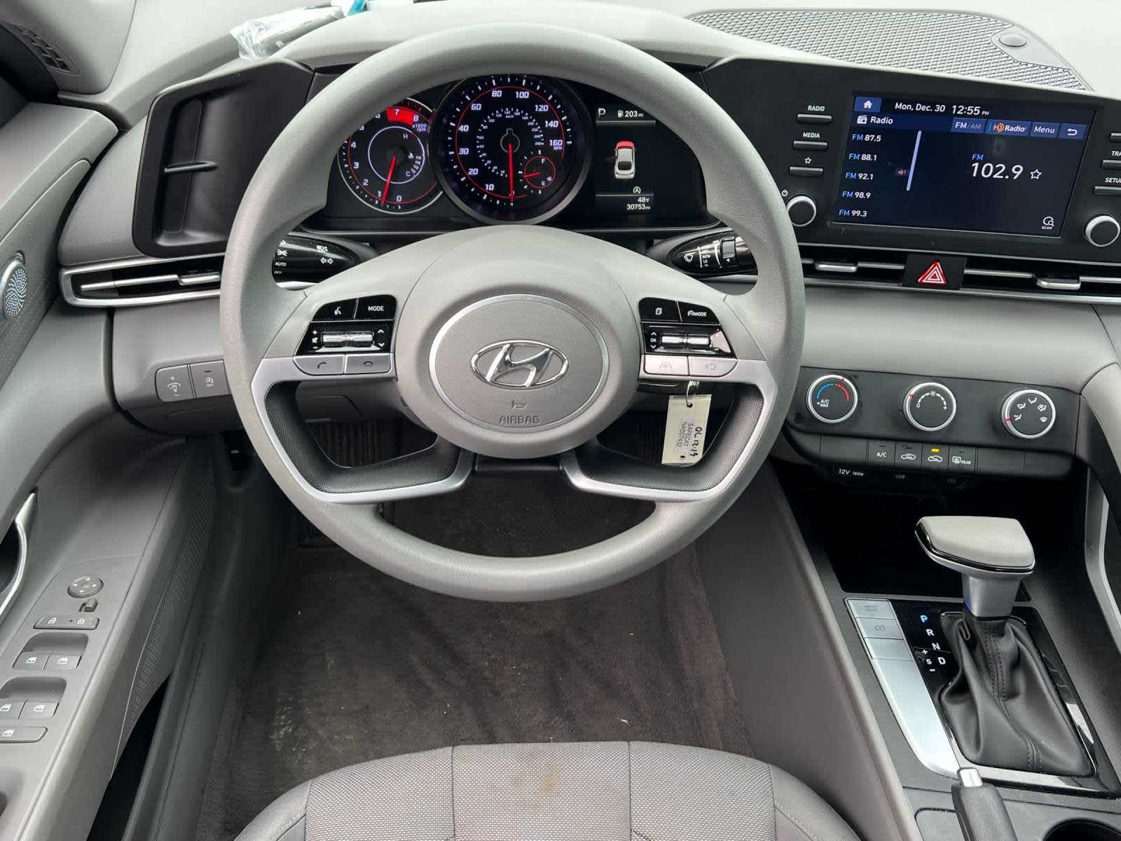 2023 Hyundai Elantra SE 14