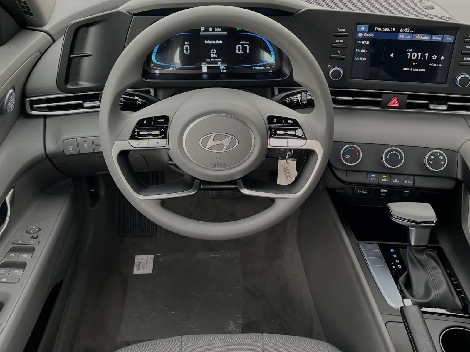 2025 Hyundai Elantra SE 16