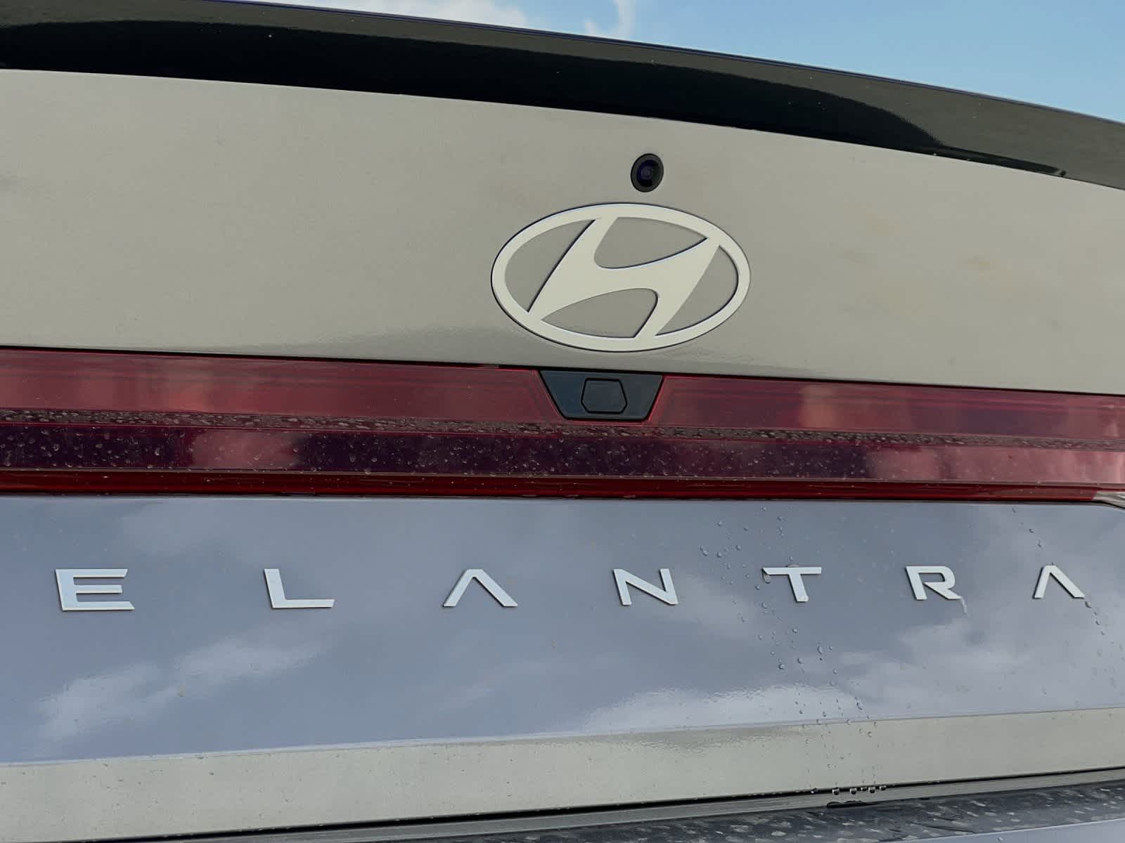 2025 Hyundai Elantra SEL Sport 26