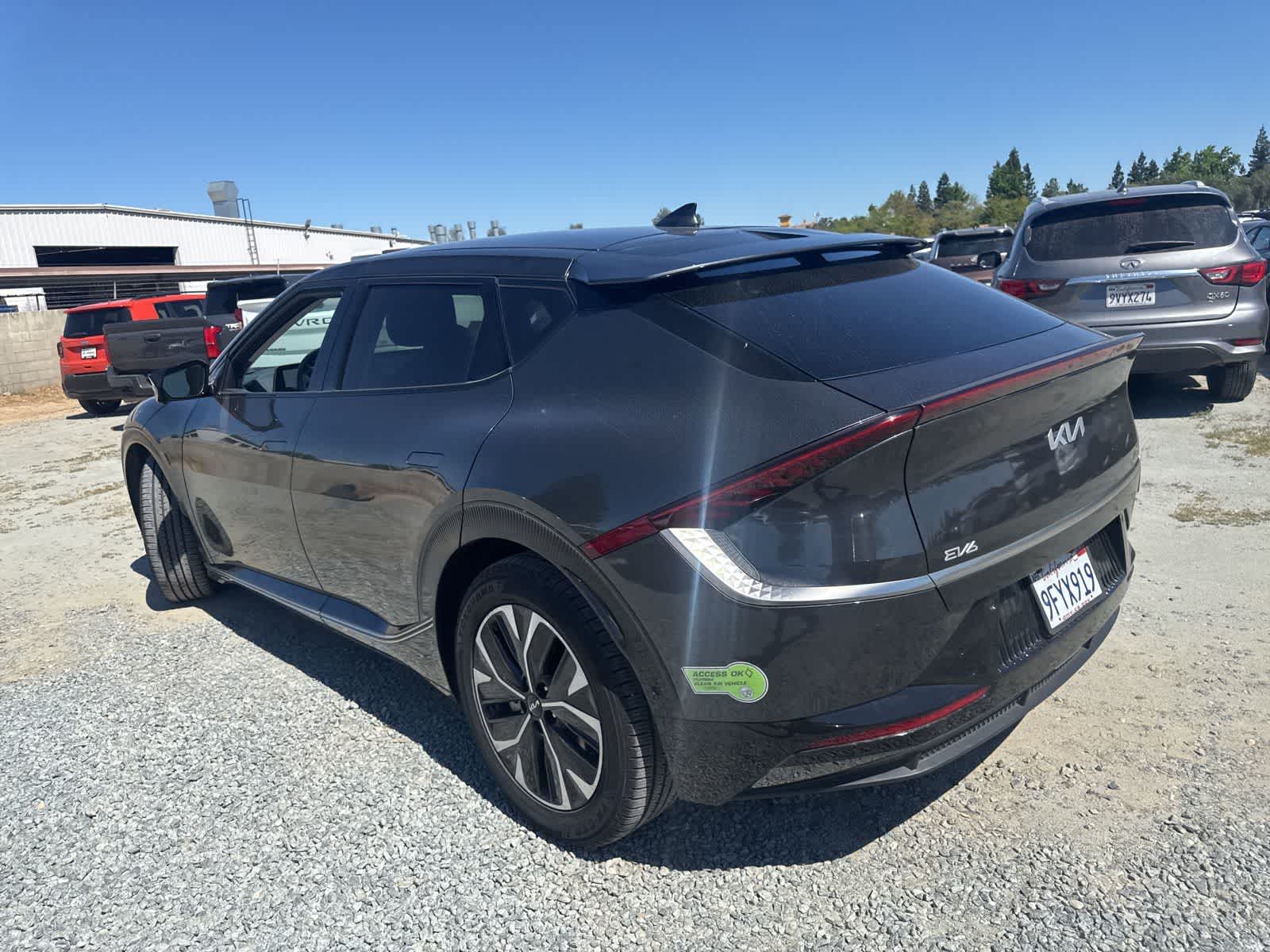 View vehicle photo 7