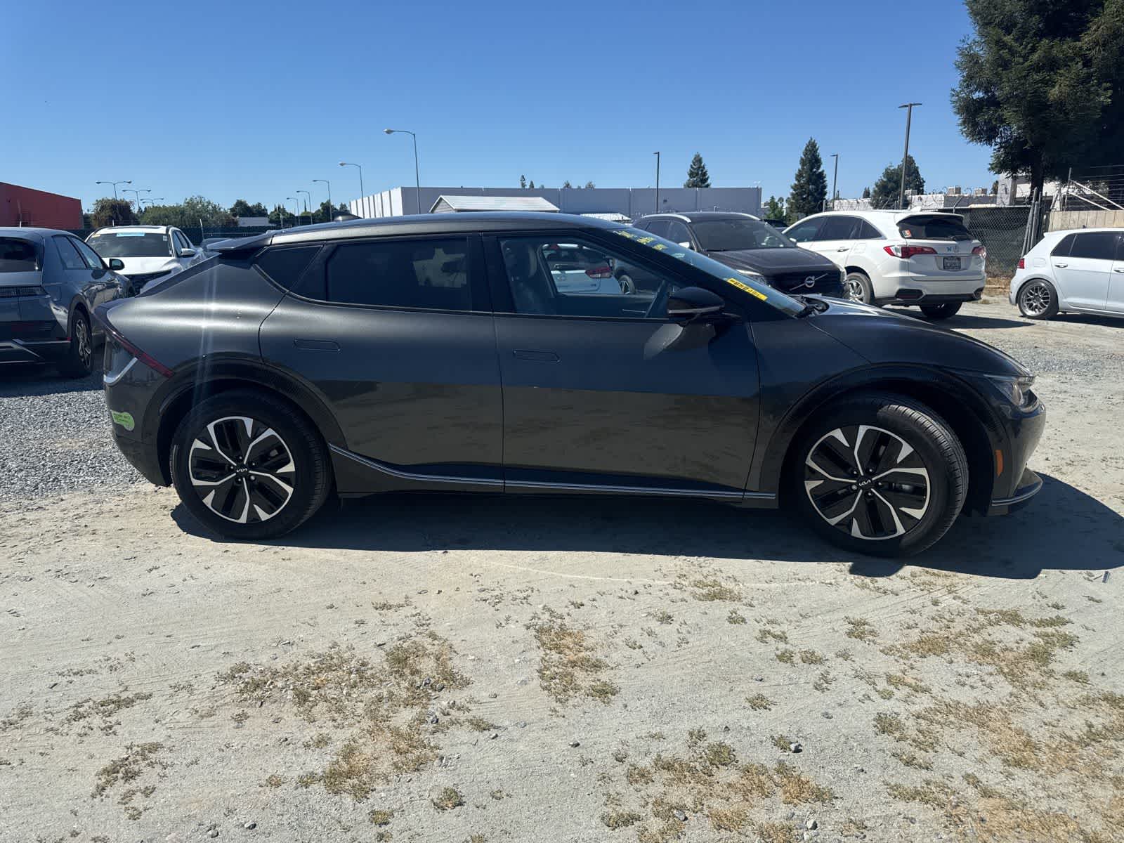 View vehicle photo 4