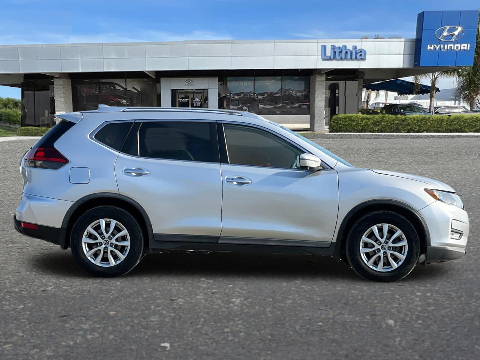 2018 Nissan Rogue SV 8