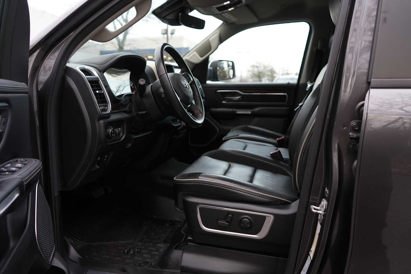 2022 RAM Ram 1500 Pickup Laramie - Photo 35