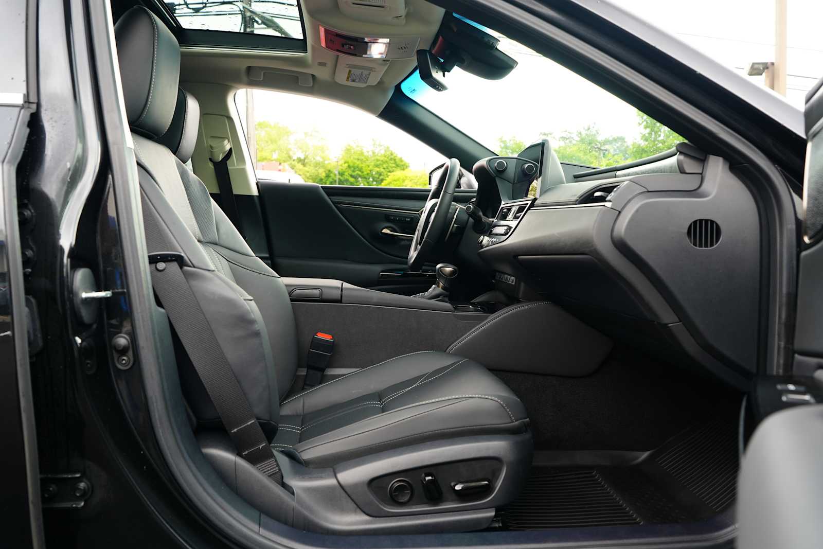 Used 2024 Lexus ES 350 Sedan