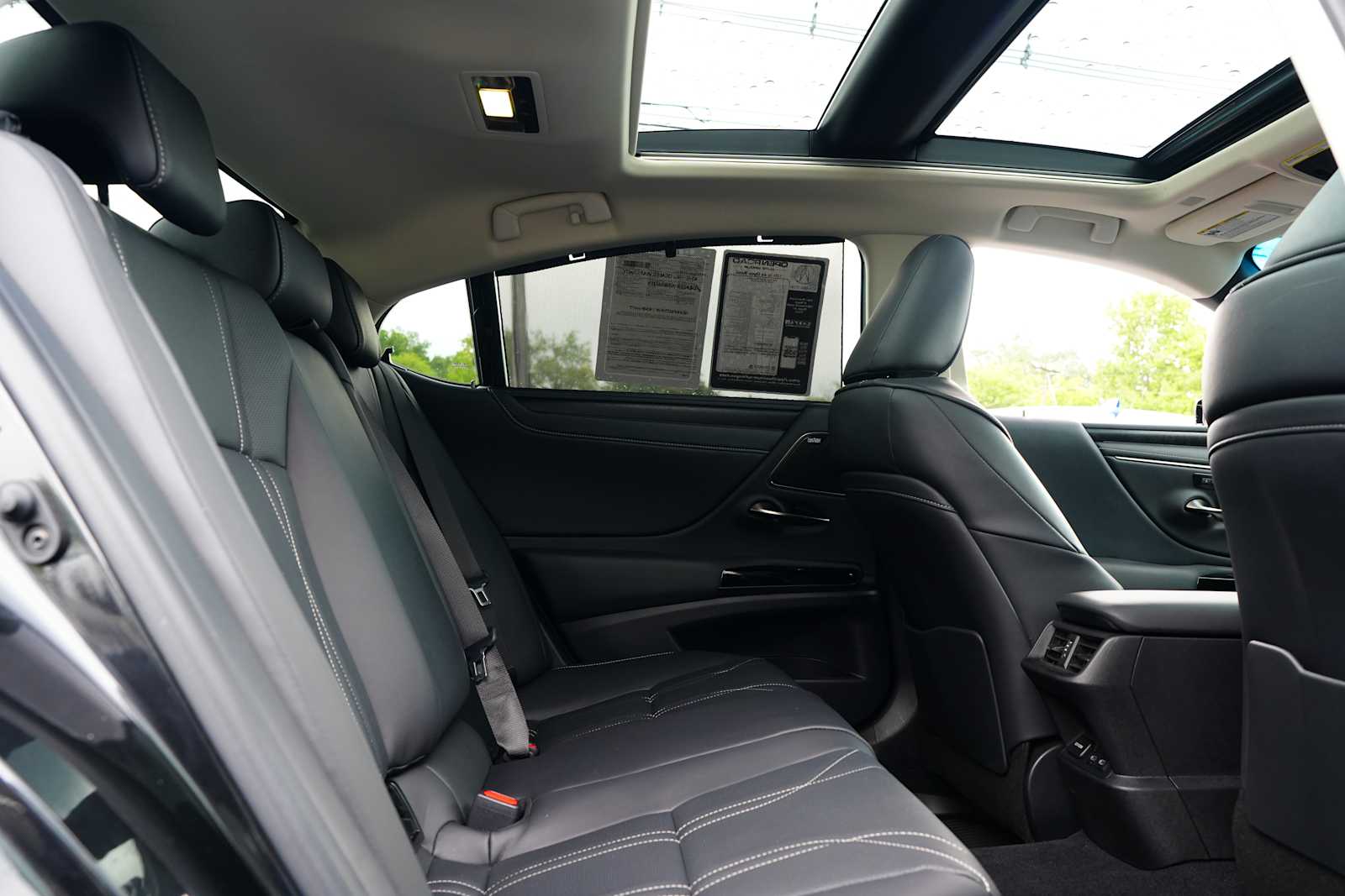 Used 2024 Lexus ES 350 Sedan