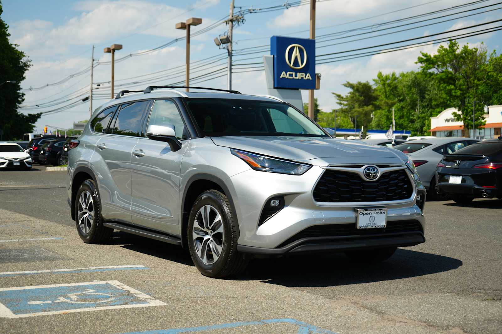 2022 Toyota Highlander XLE 4x4 V6's photo