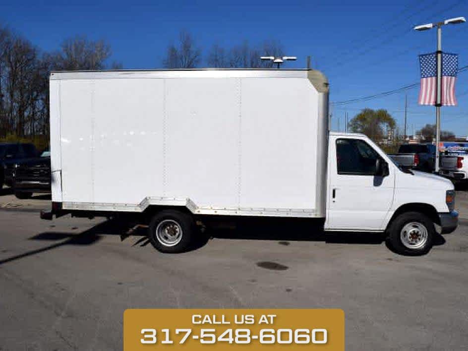 2016 Oxford White Ford Econoline Commercial Cutaway RWD