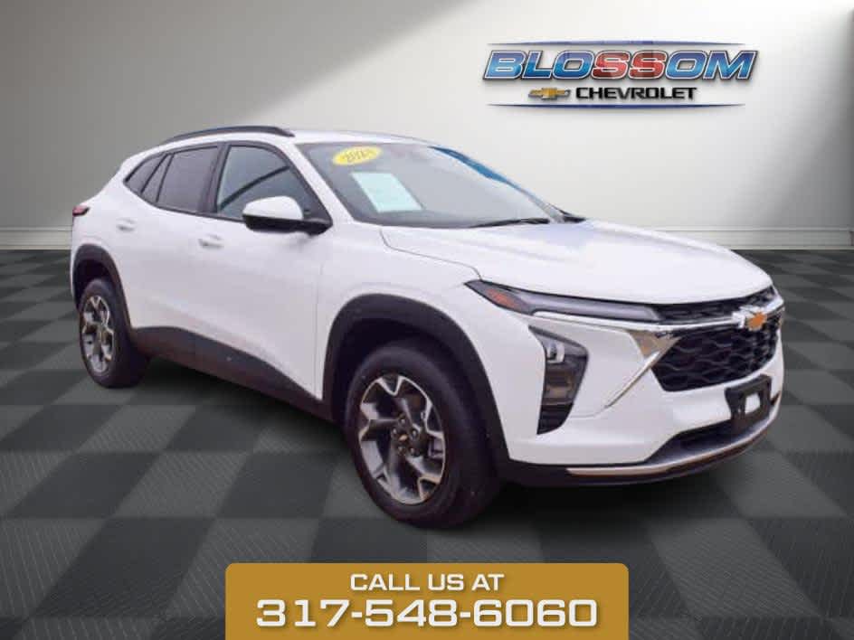 2024 Summit White Chevrolet Trax LT FWD SUV