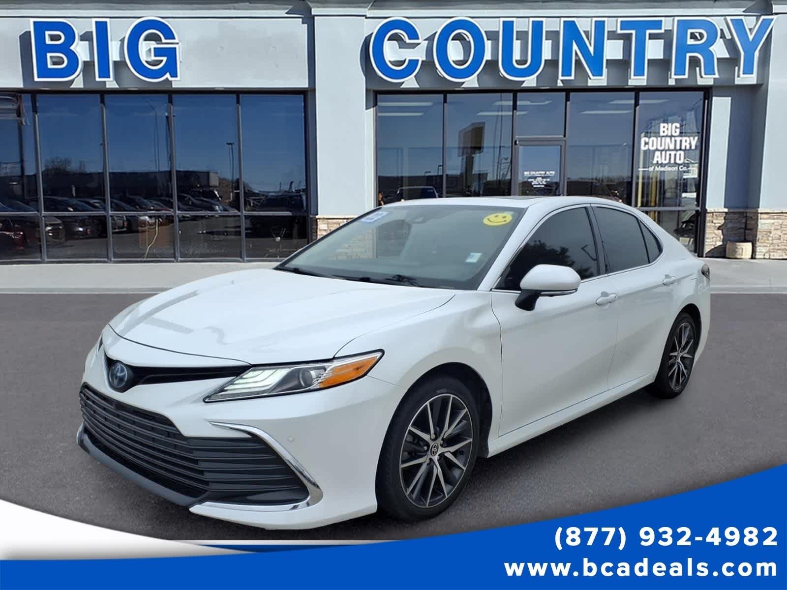 White (Wind Chill Pearl) 2022 Toyota Camry Hybrid Sedan Front-Wheel Drive Continuously Variable Transmission