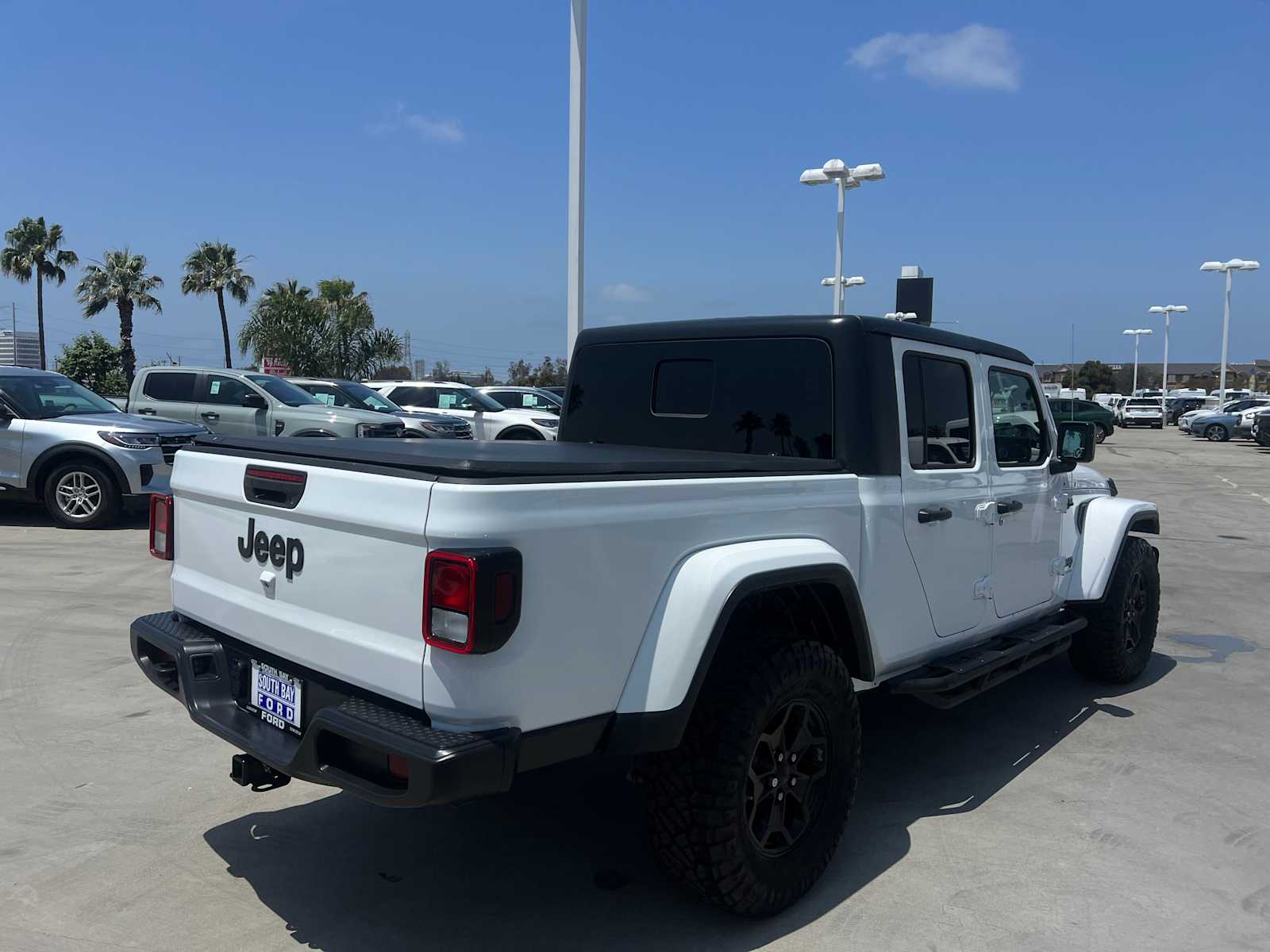 2023 Jeep Gladiator Willys