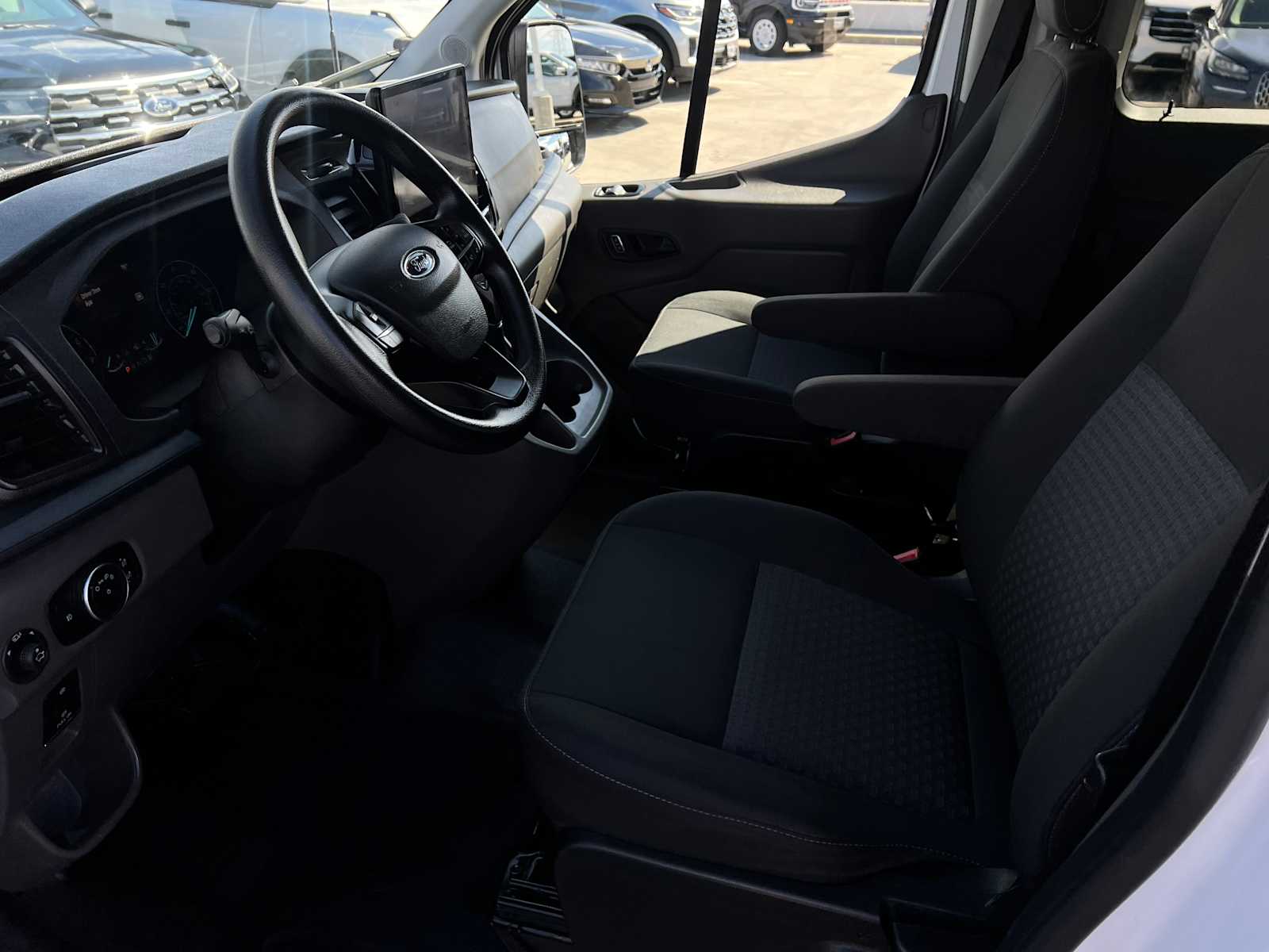 2023 Ford Transit Passenger XLT photo 4