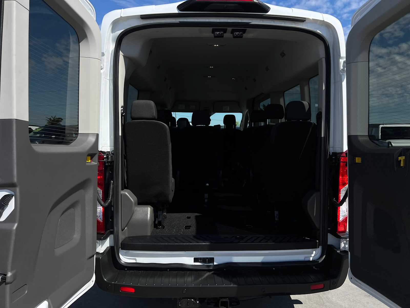 2023 Ford Transit Passenger XLT photo 7