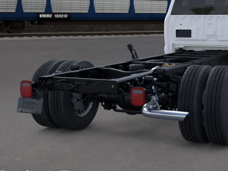 2025 Ford Super Duty F-600 DRW 