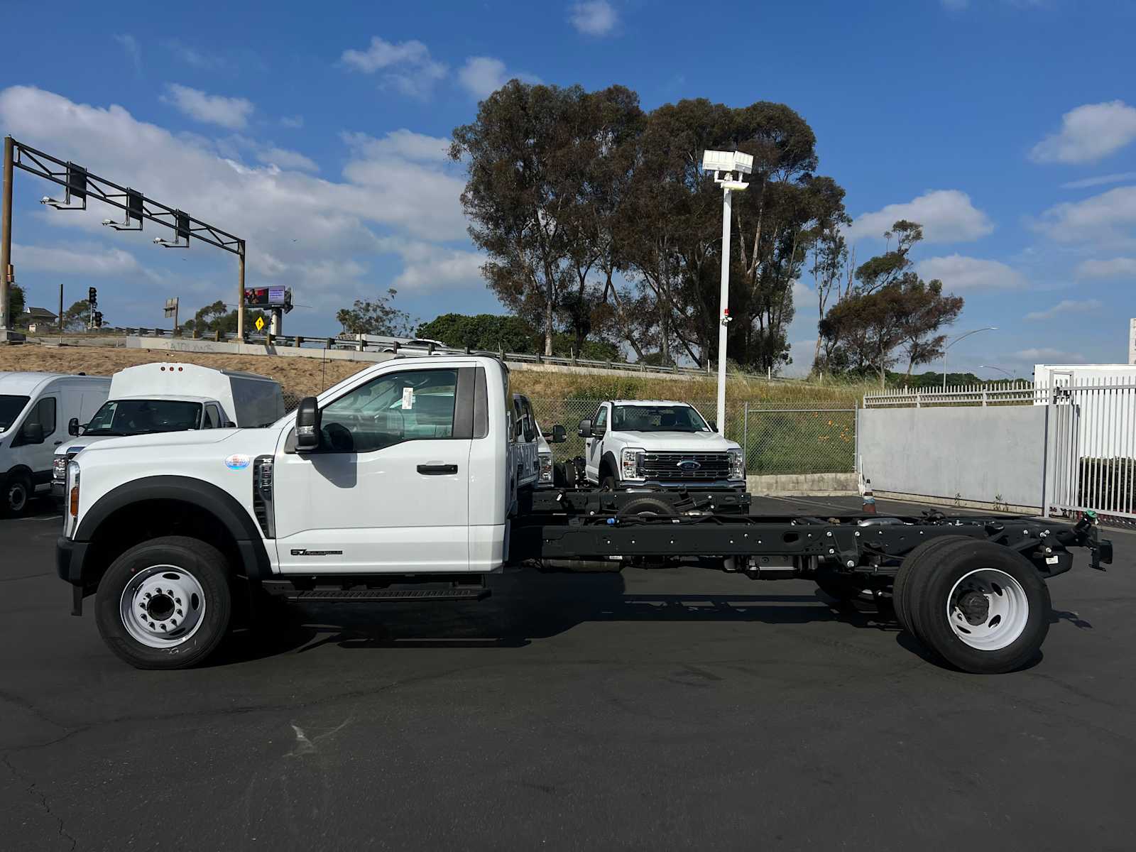 2024 Ford Super Duty F-600 DRW XL