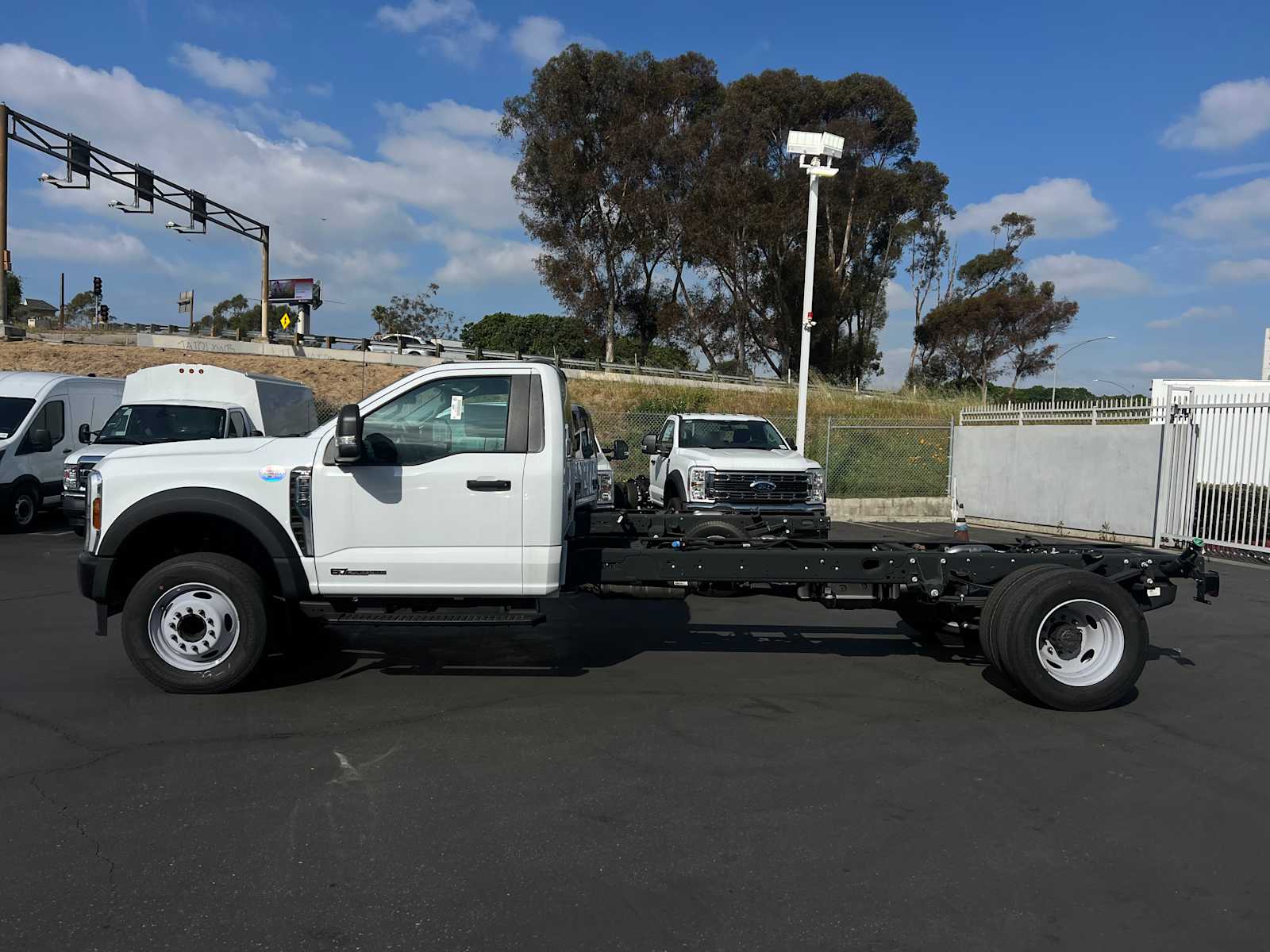 2024 Ford Super Duty F-600 DRW XL