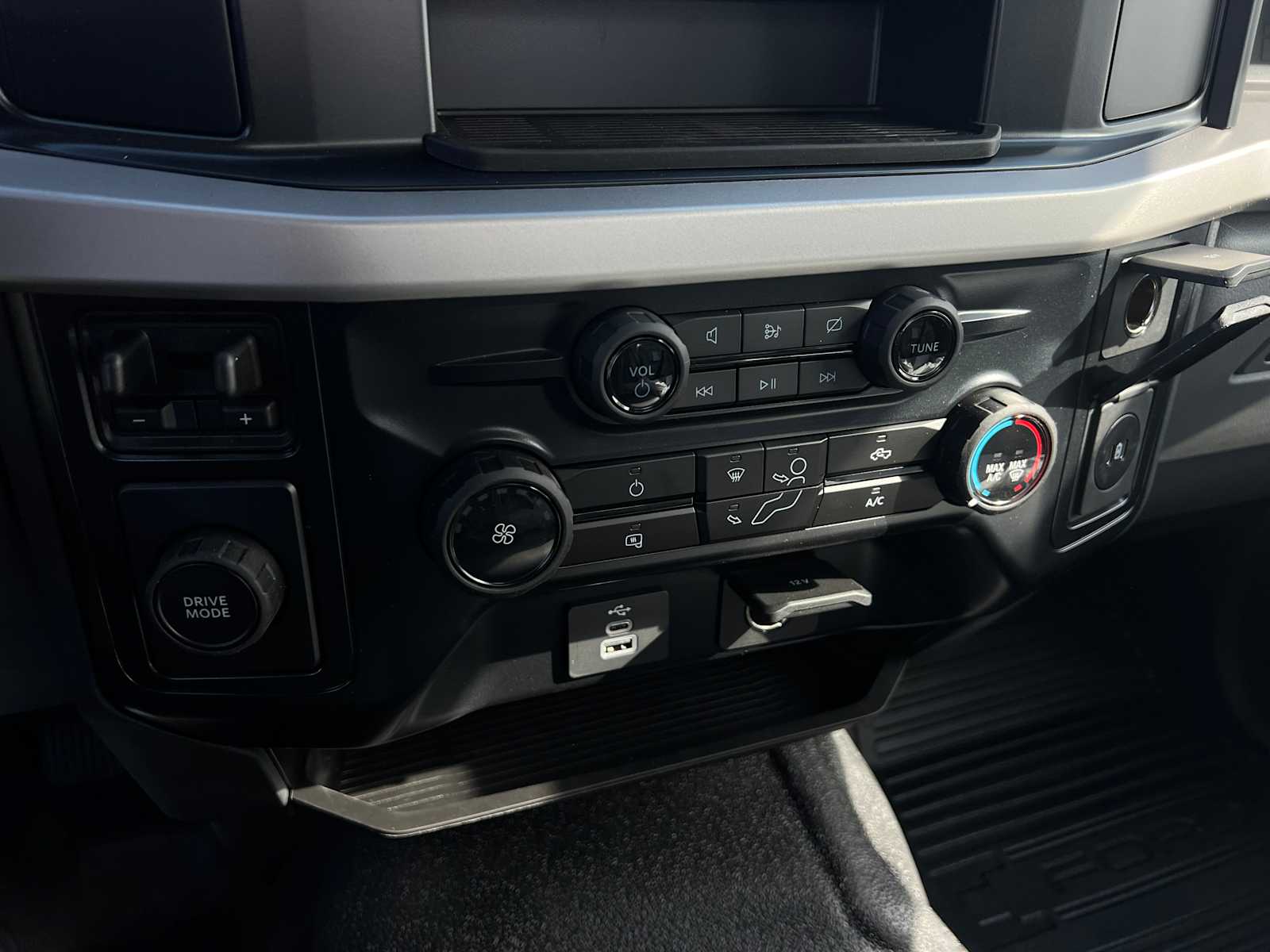 2024 Ford Super Duty F-550 DRW 