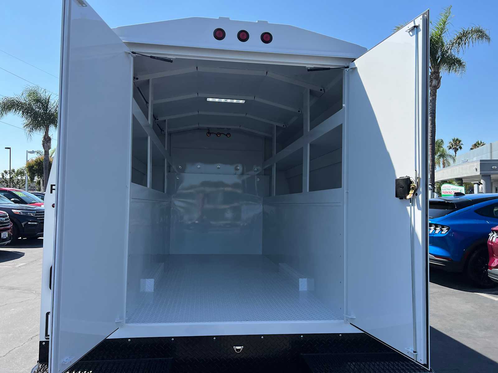 2025 Ford E-Series Cutaway 
