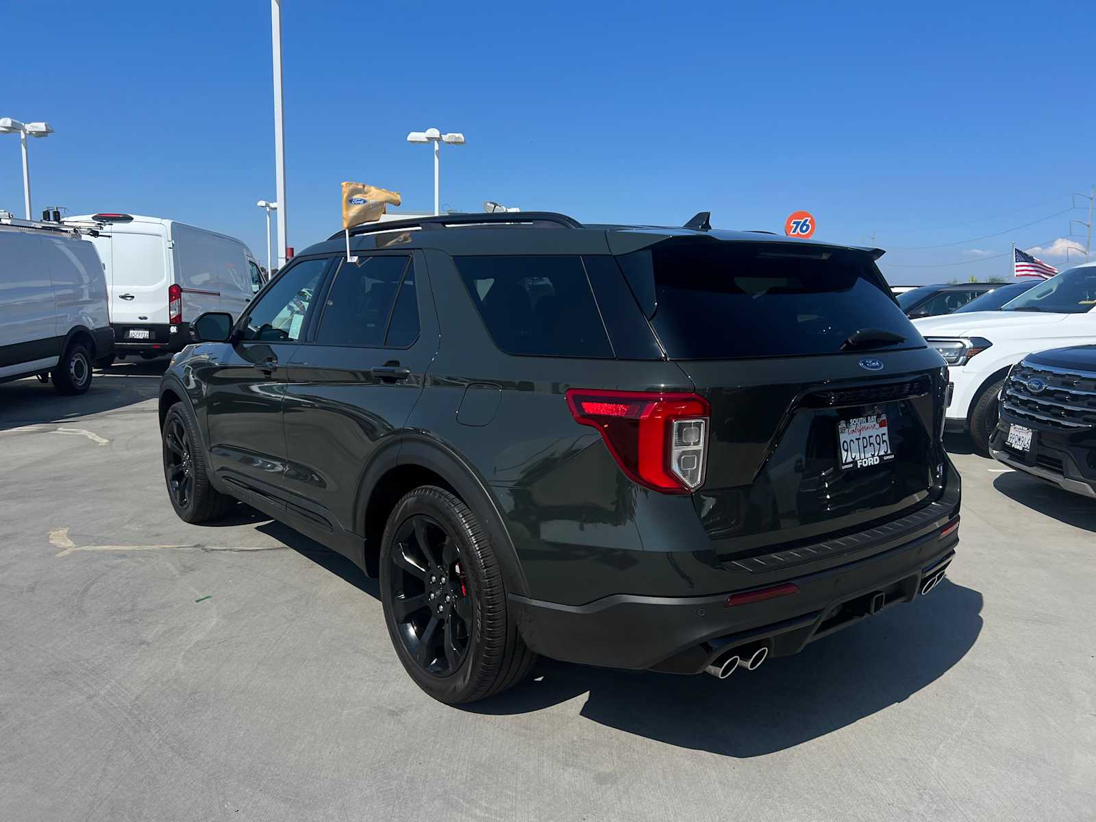 2022 Ford Explorer ST photo 2