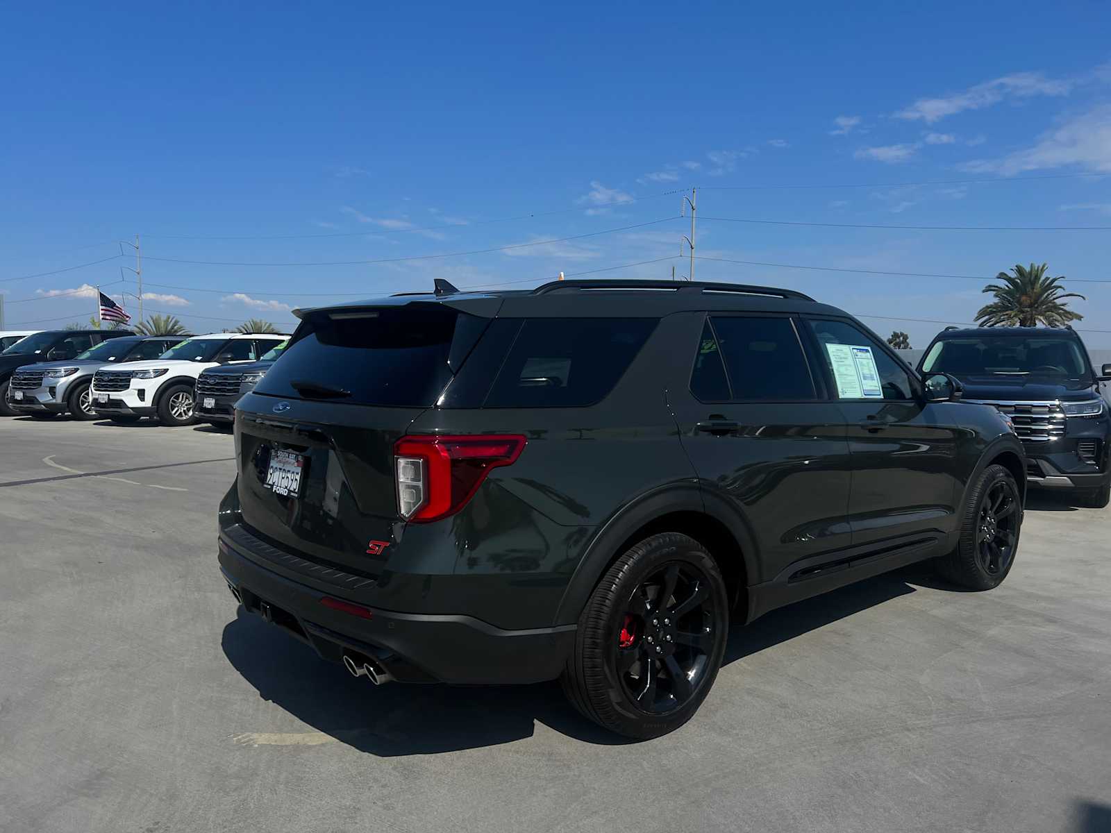 2022 Ford Explorer ST photo 4
