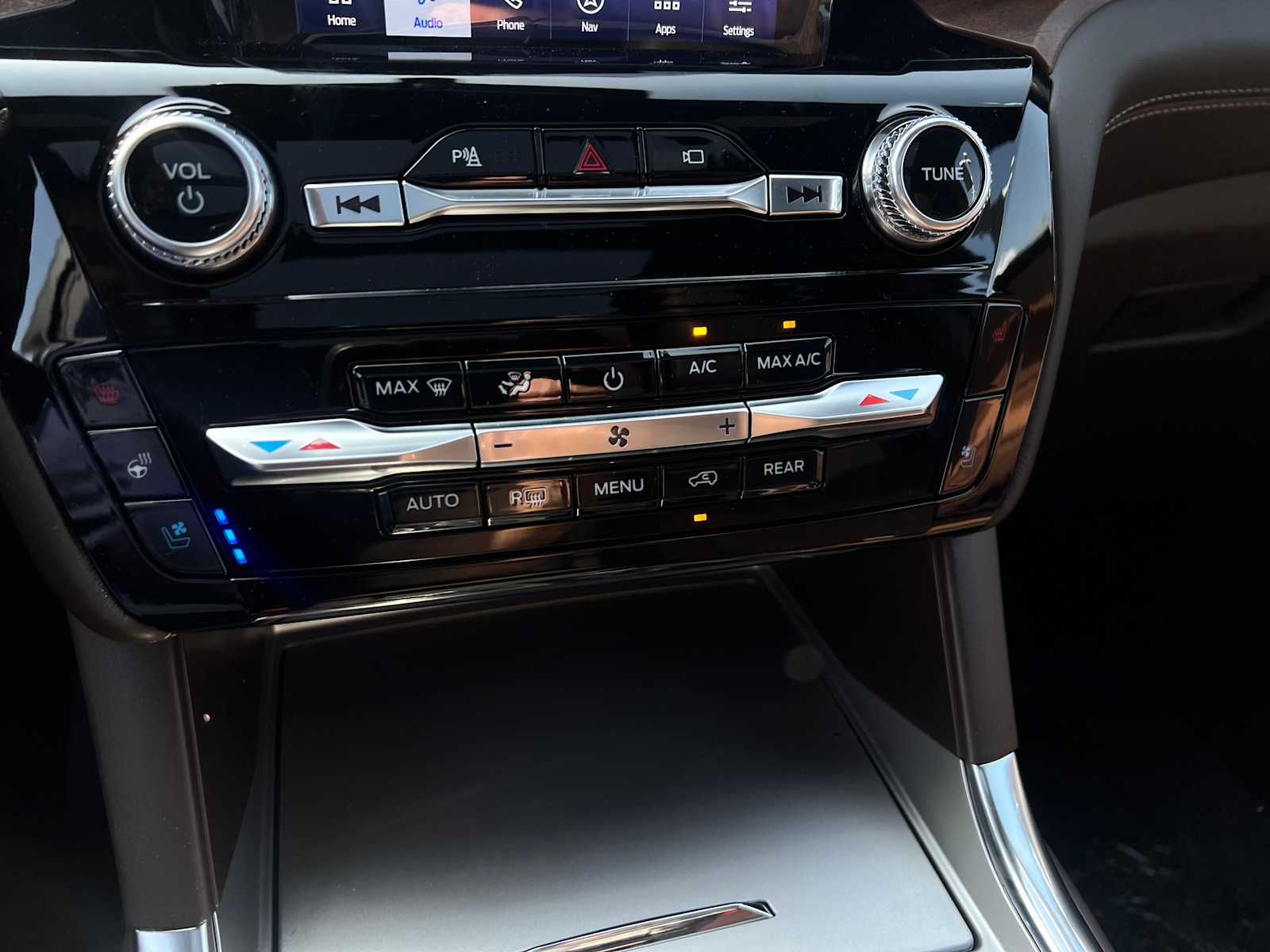 undefined 2023 Ford Explorer King Ranch