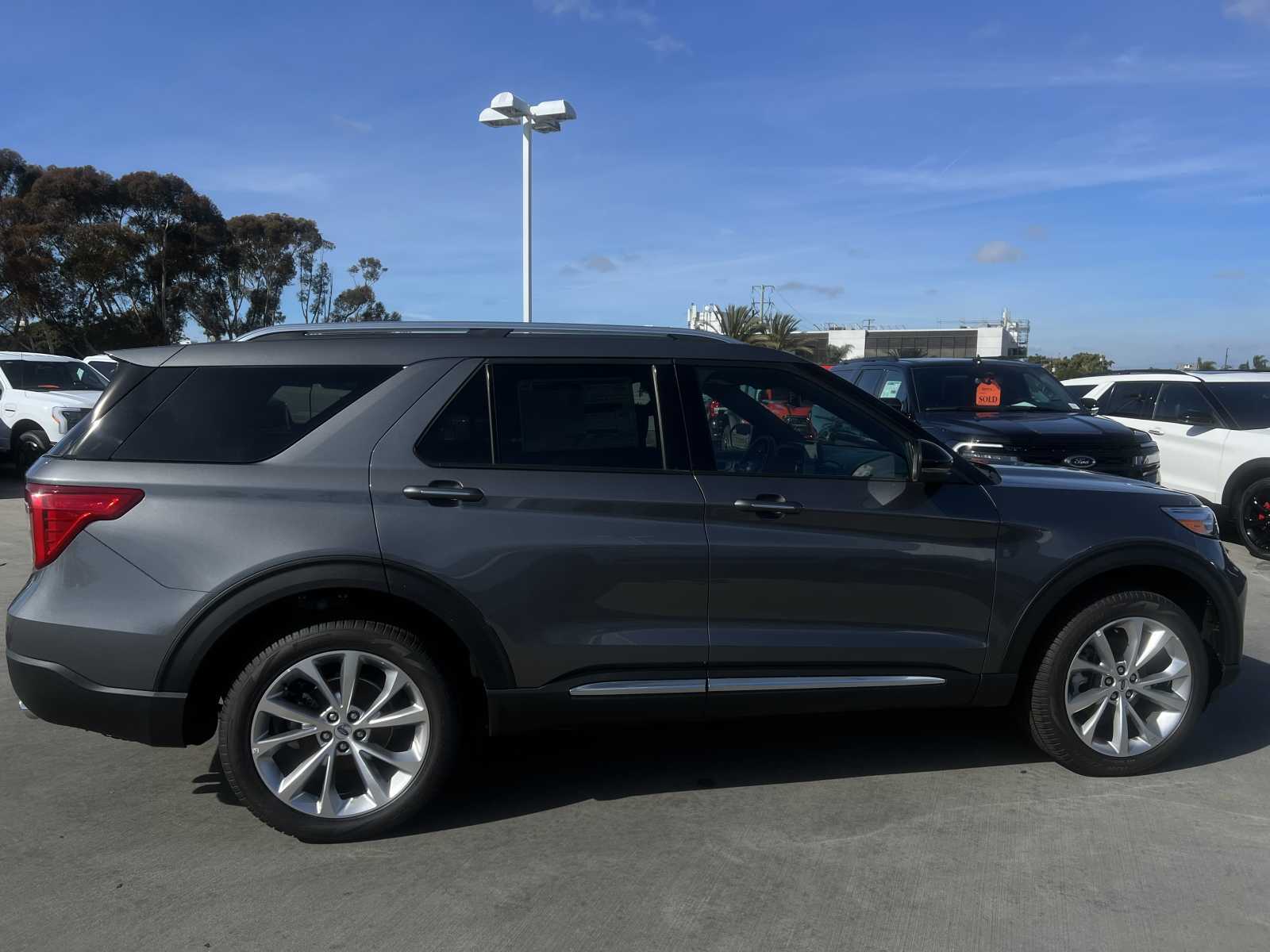 2023 Ford Explorer Platinum