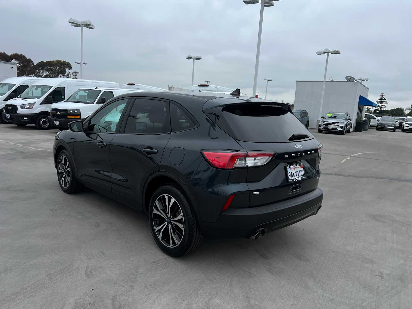 2022 Ford Escape SE Hybrid photo 3