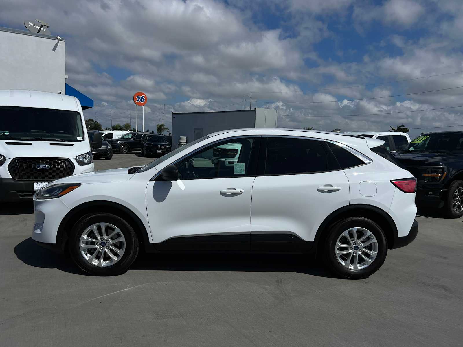 2022 Ford Escape SE photo 2