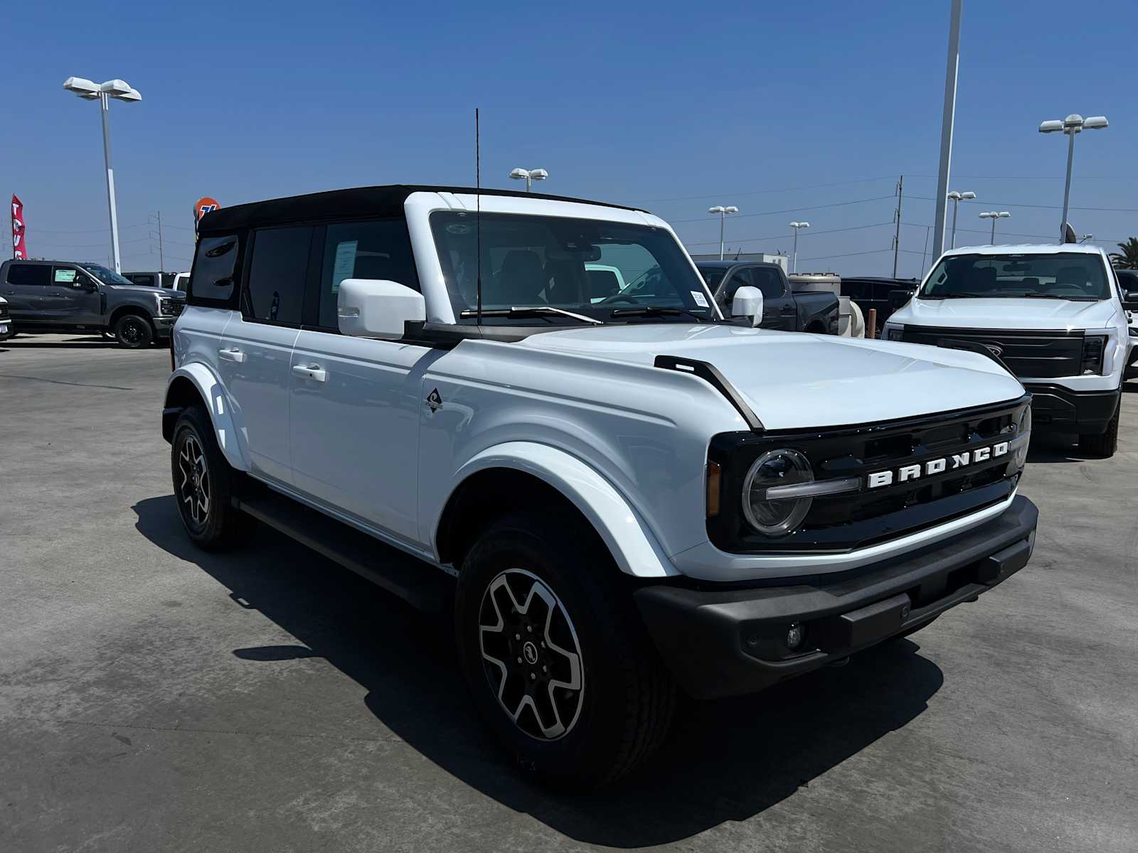 2024 Ford Bronco Outer Banks