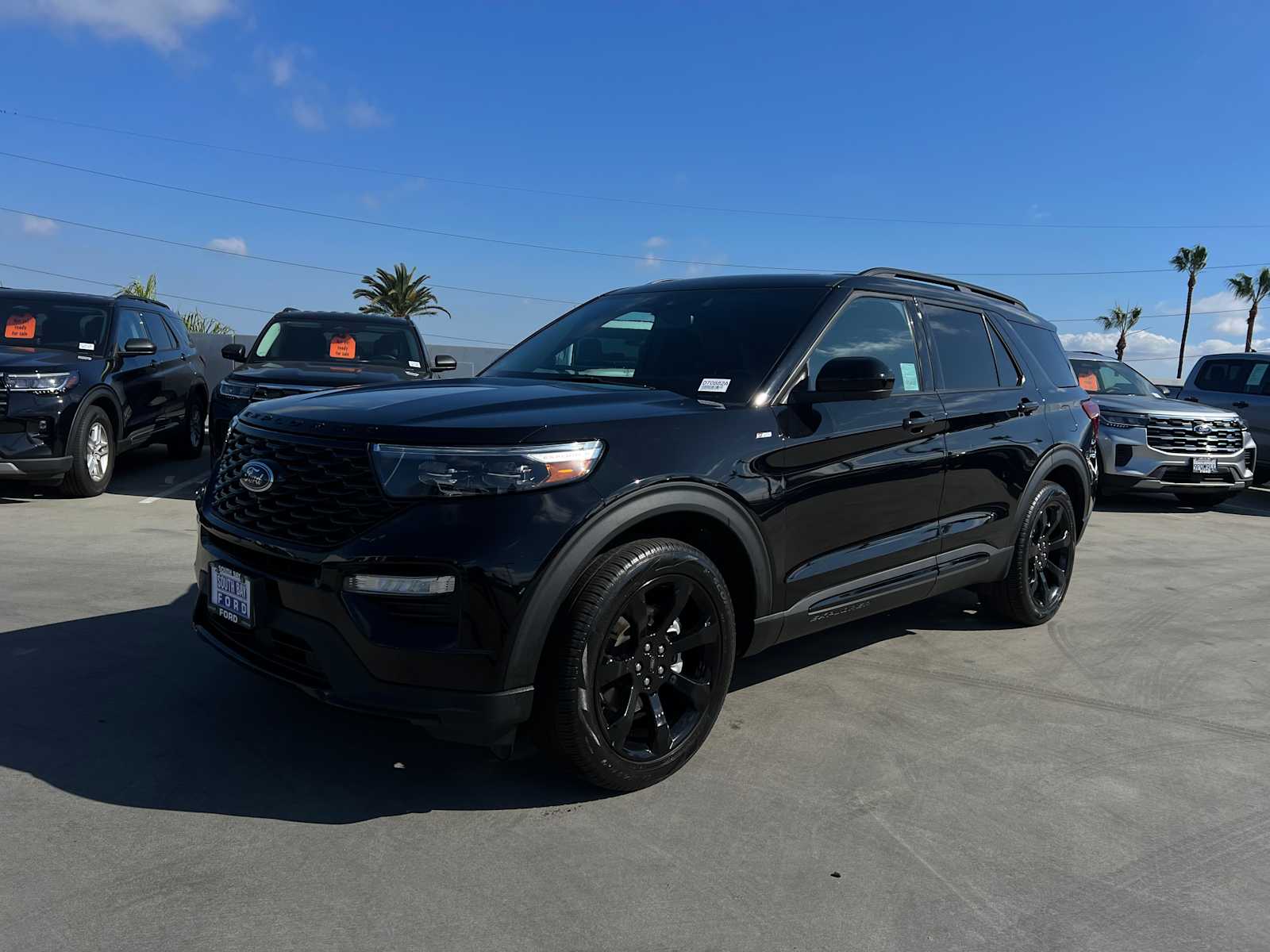 2023 Ford Explorer ST-LINE's photo