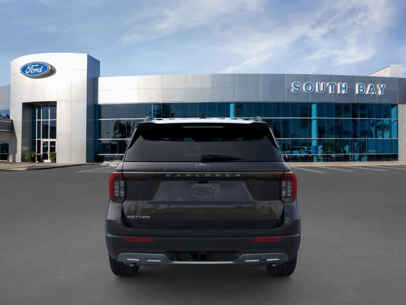 2025 Ford Explorer photo 2