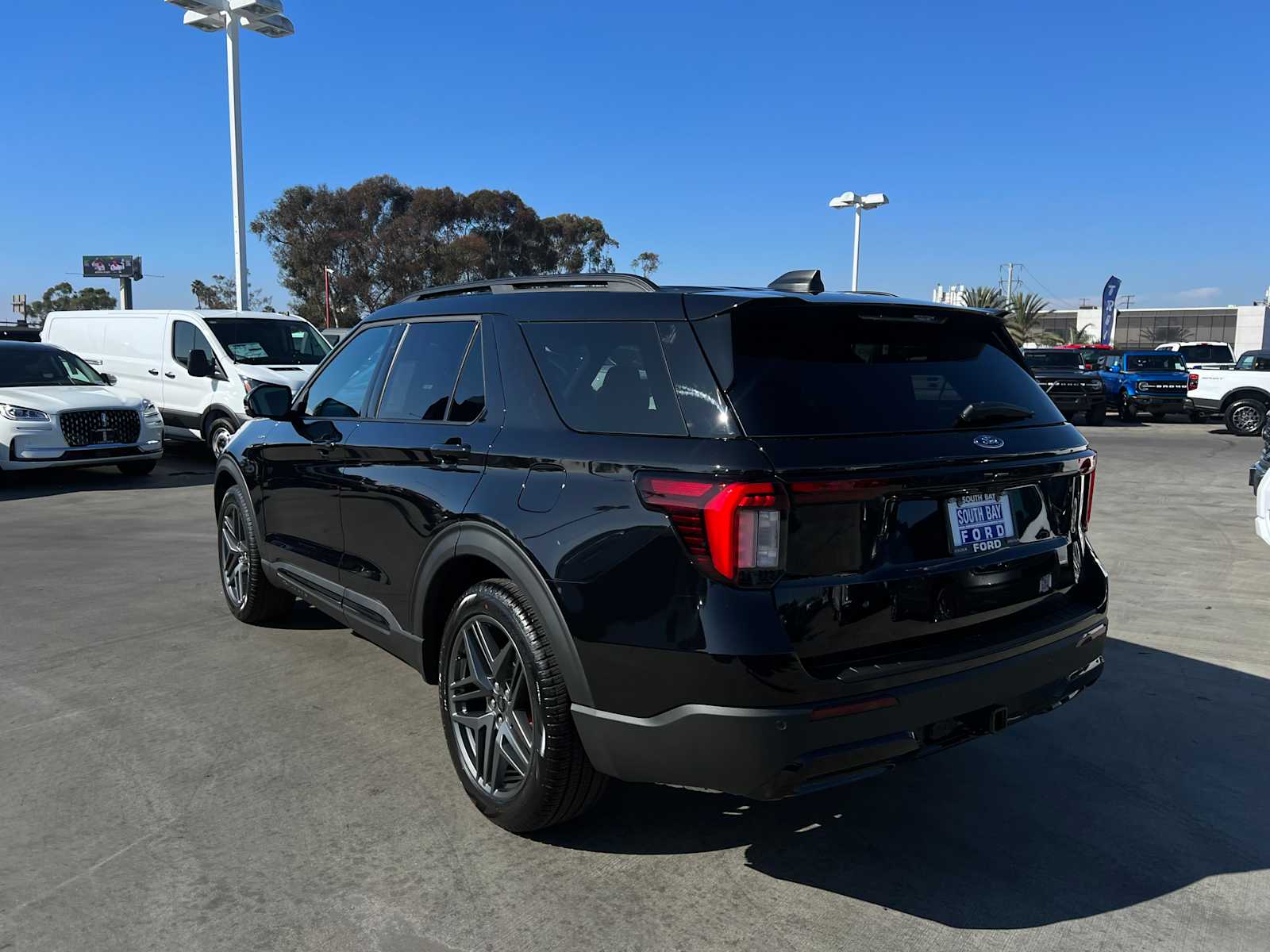 2025 Ford Explorer ST-Line