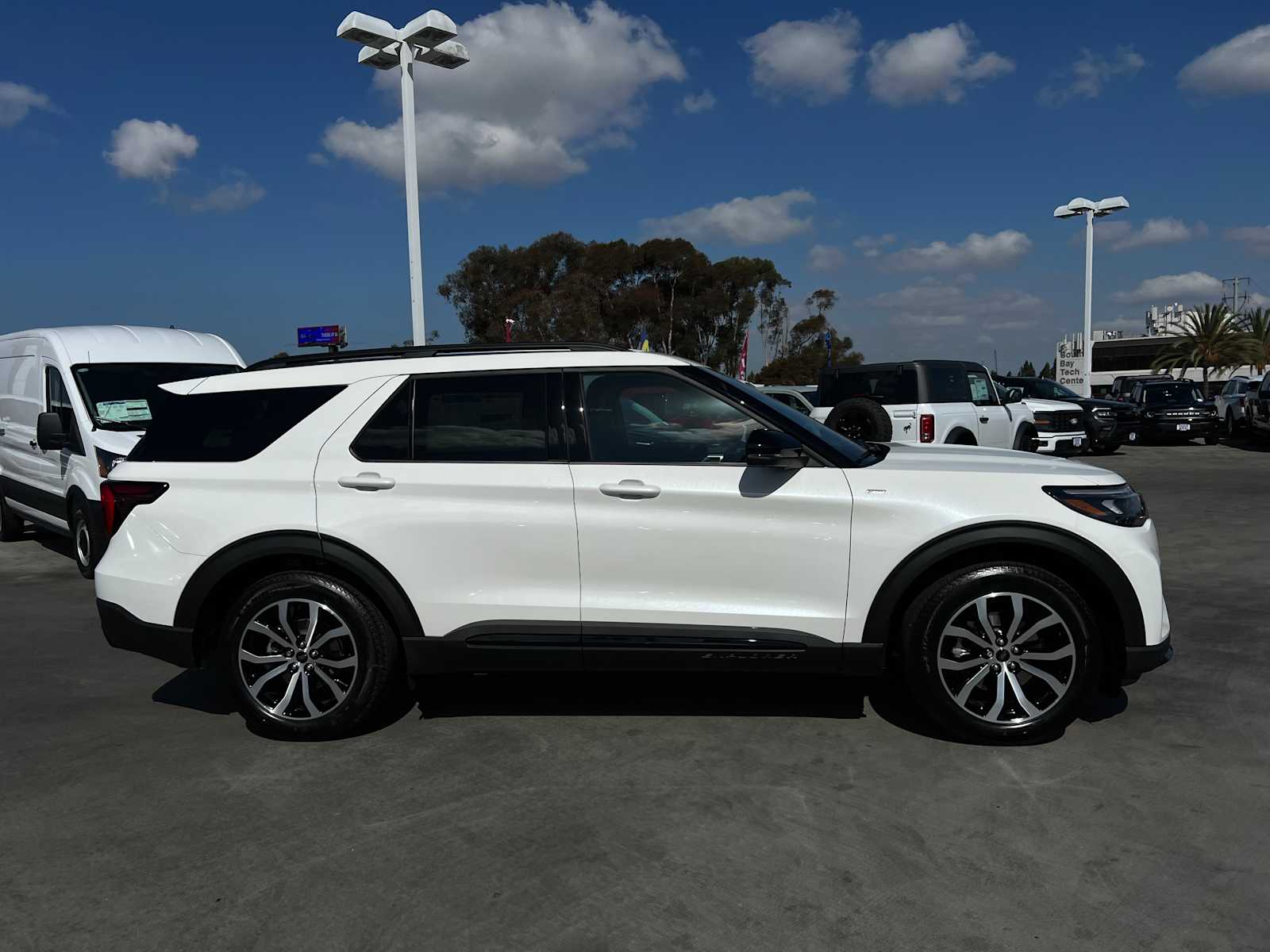 2025 Ford Explorer ST-Line