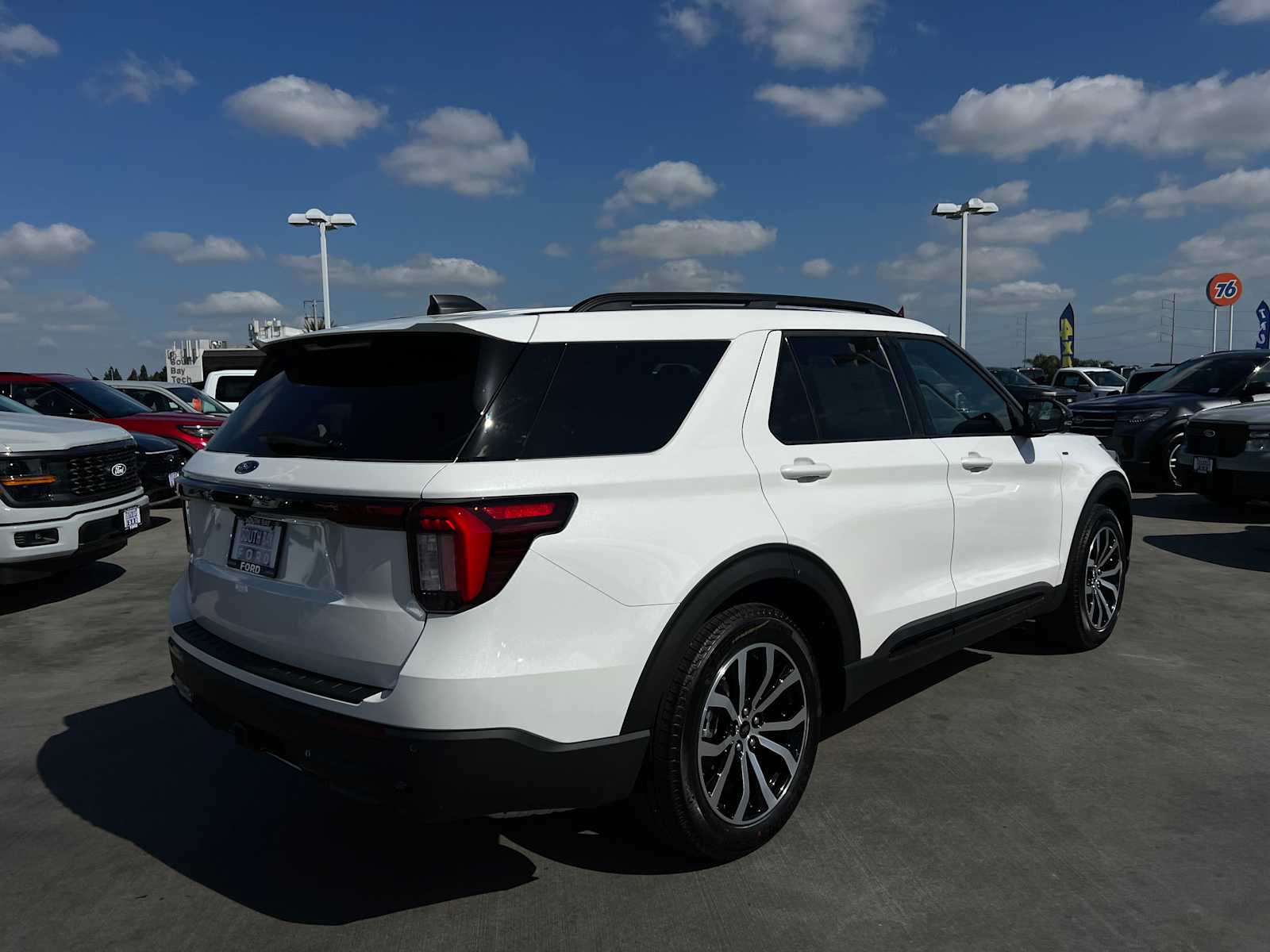 2025 Ford Explorer ST-Line